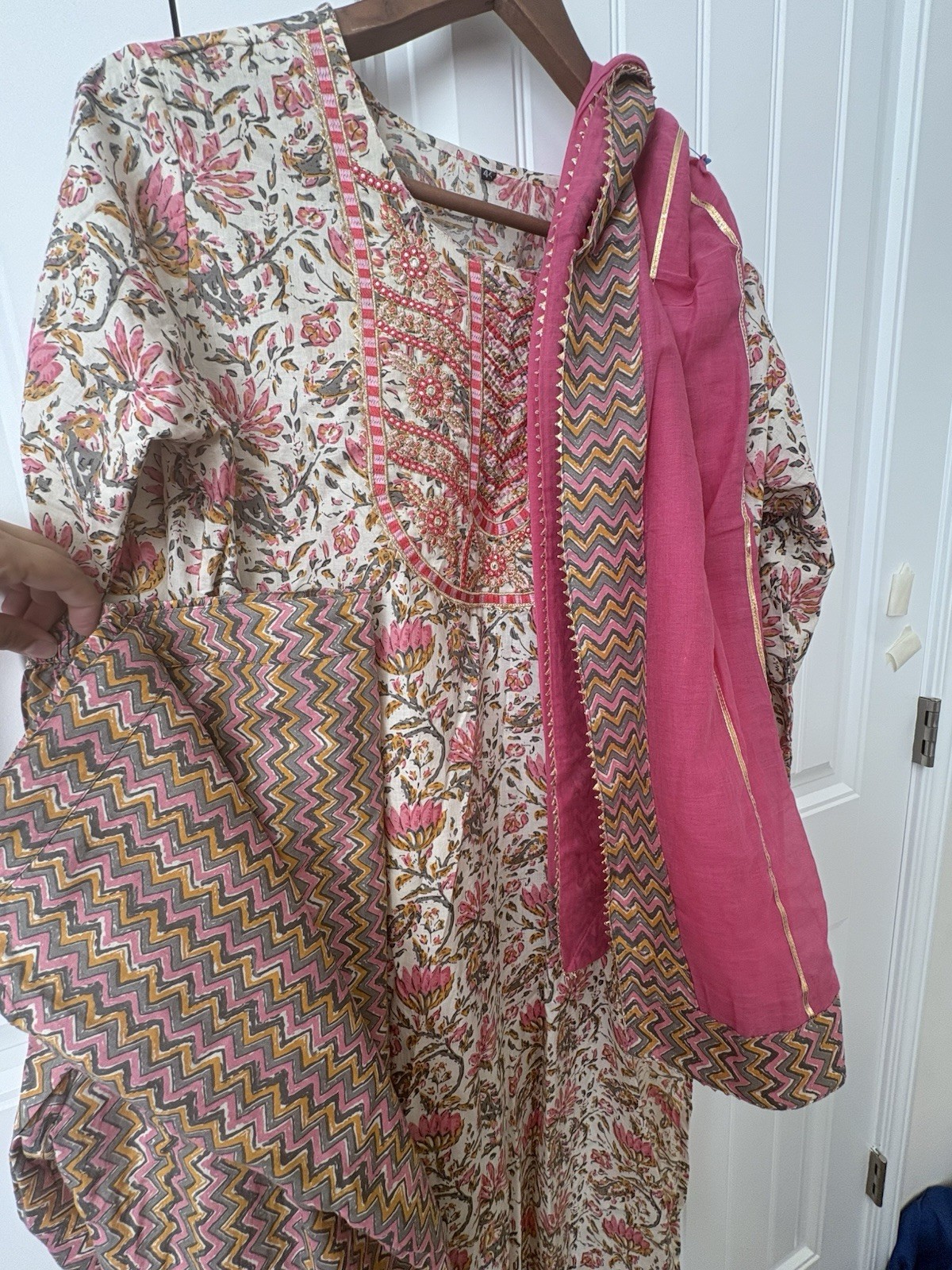 Women Floral Printed Anarkali Kurta and Pant Set with Dupatta Size 44