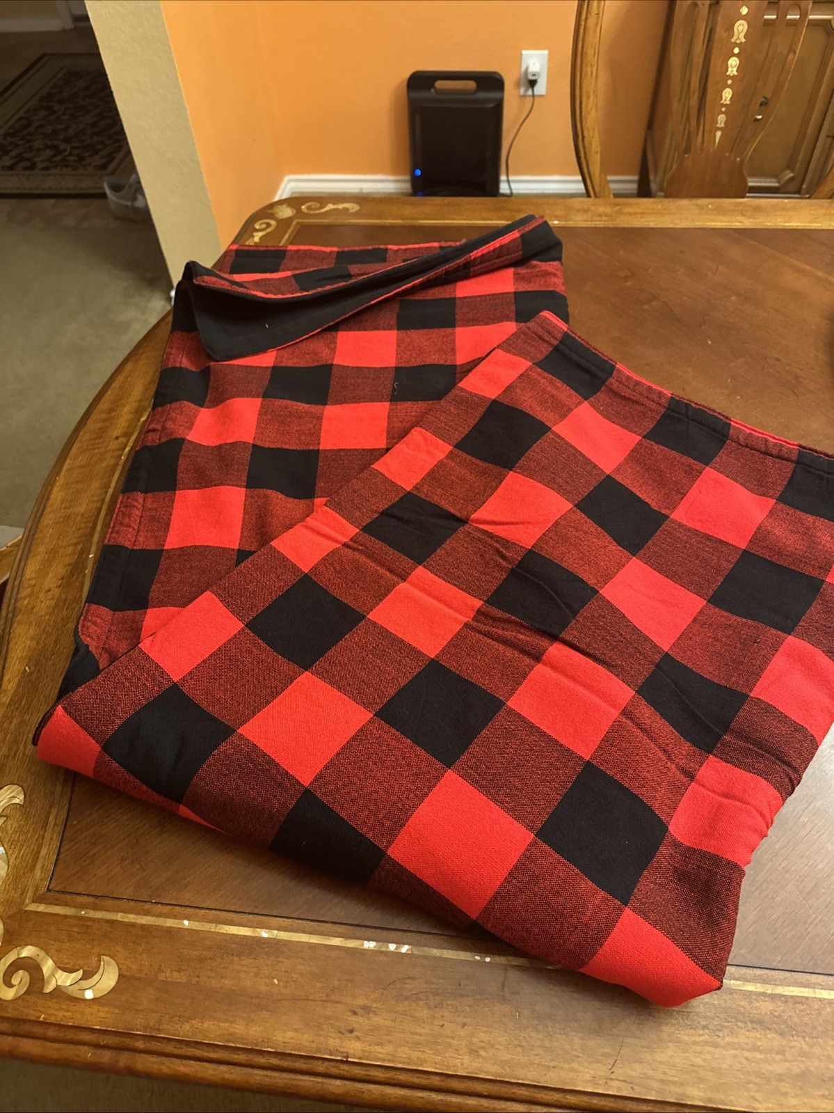 Checked maasai shuka/throw blanket/sarong/picnic blanket/traditional clothing
