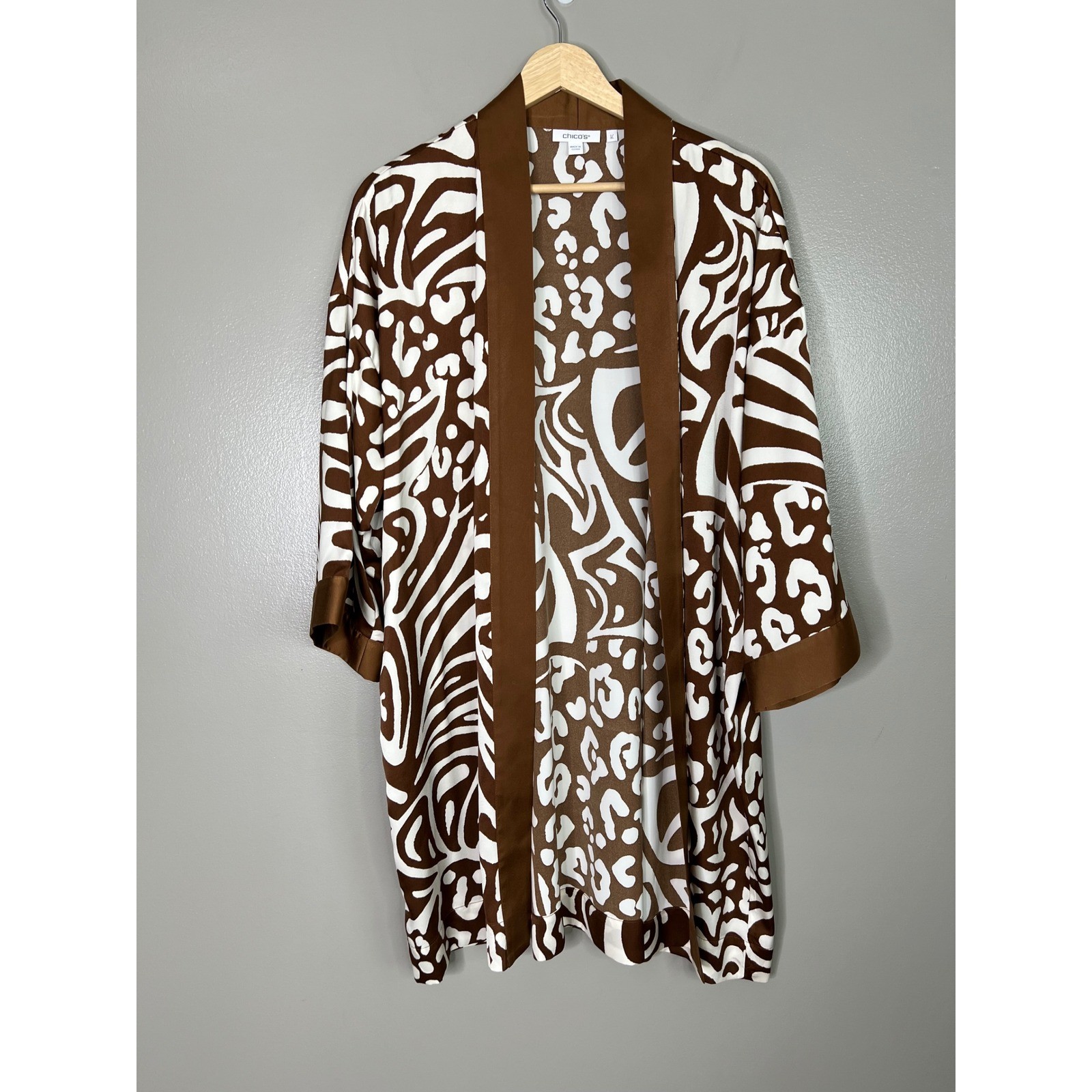 Chico’s brown white kimono satin large XL travel artsy resortwear festival