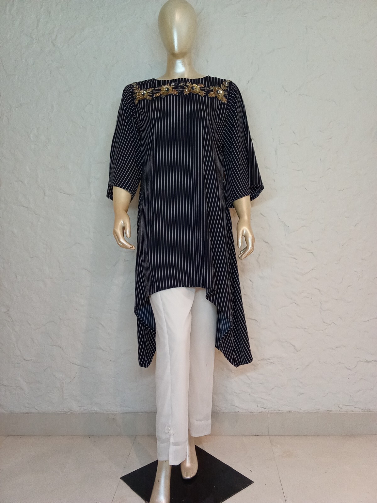 Women’s Heritage Handwork Tunic & Pant Set Ethnic Wear.