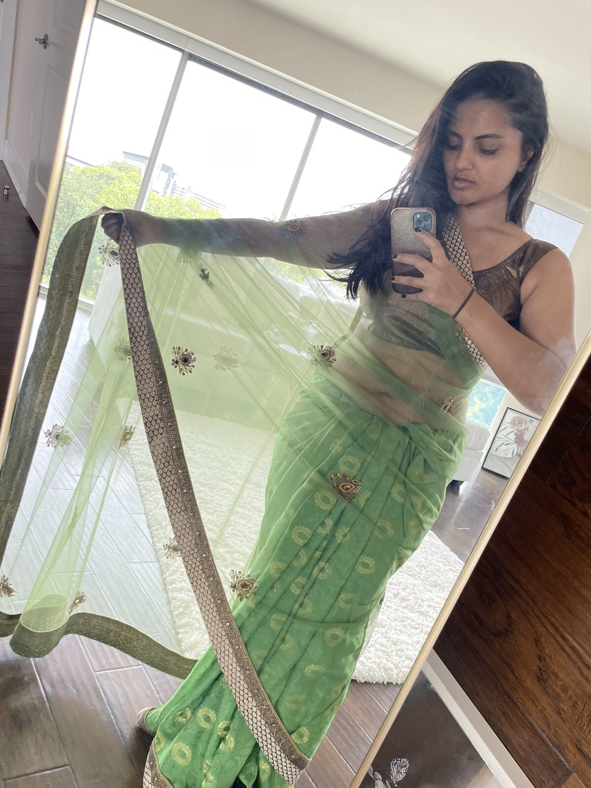 Green Sheer Saree/Sari Gold Sparkly Design On Each Side About 63″ x 175″
