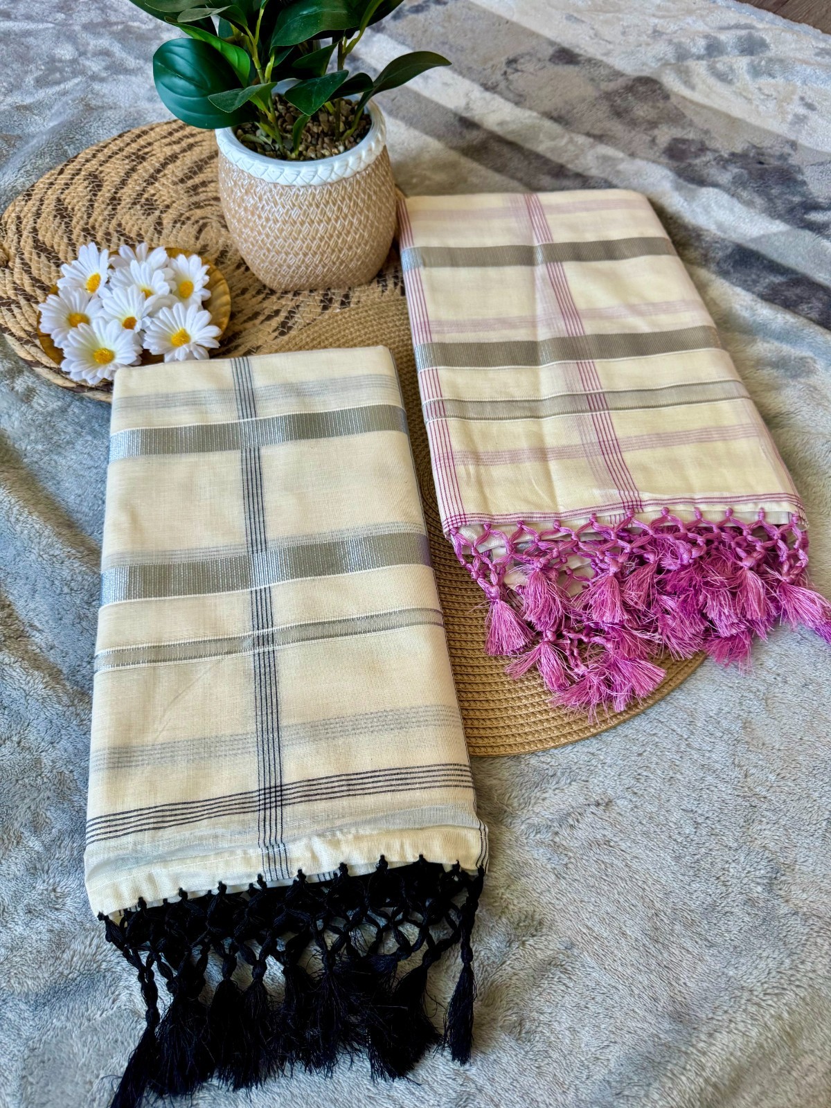 Kerala Handloom Saree with Tassels –Traditional Check Design -Pink & Black color