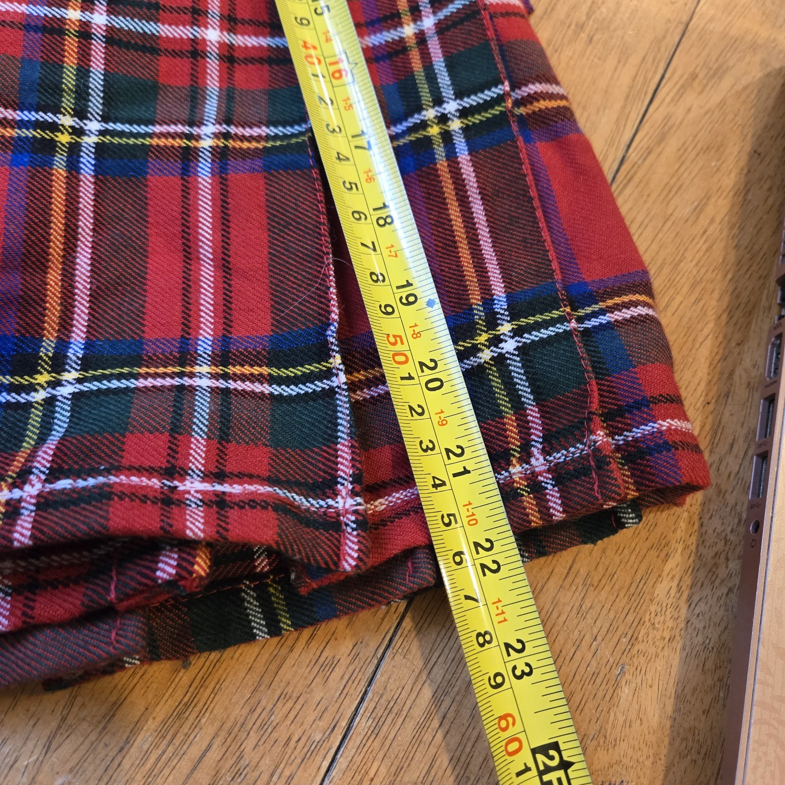 Scottish Design Tartans Kilt Size 40 Red Green Black Plaid Double Buckle 22″