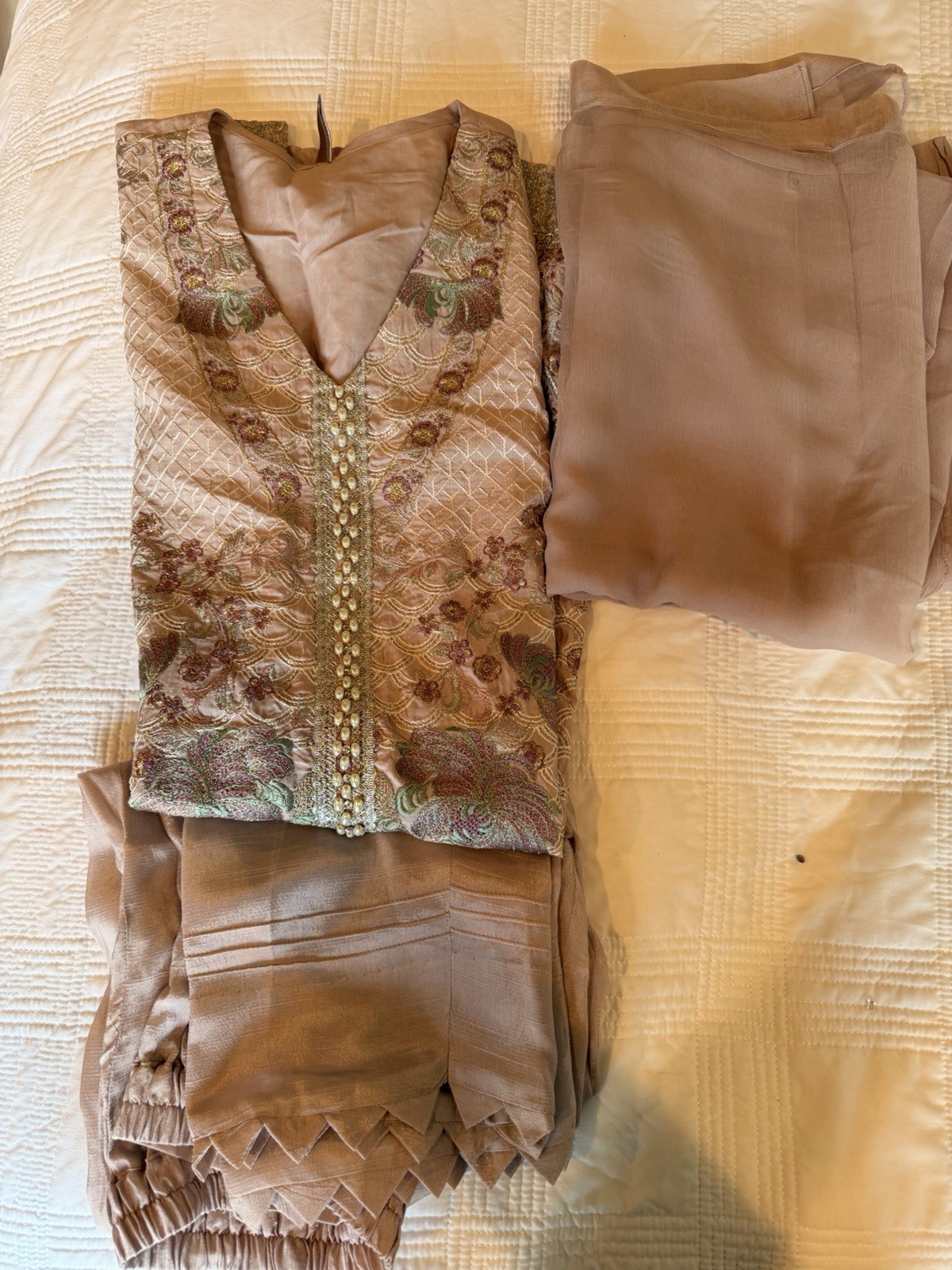 Beechtree tea pink Embroidered Pakistani Salwar Kameez Size 8. 3 Piece Set