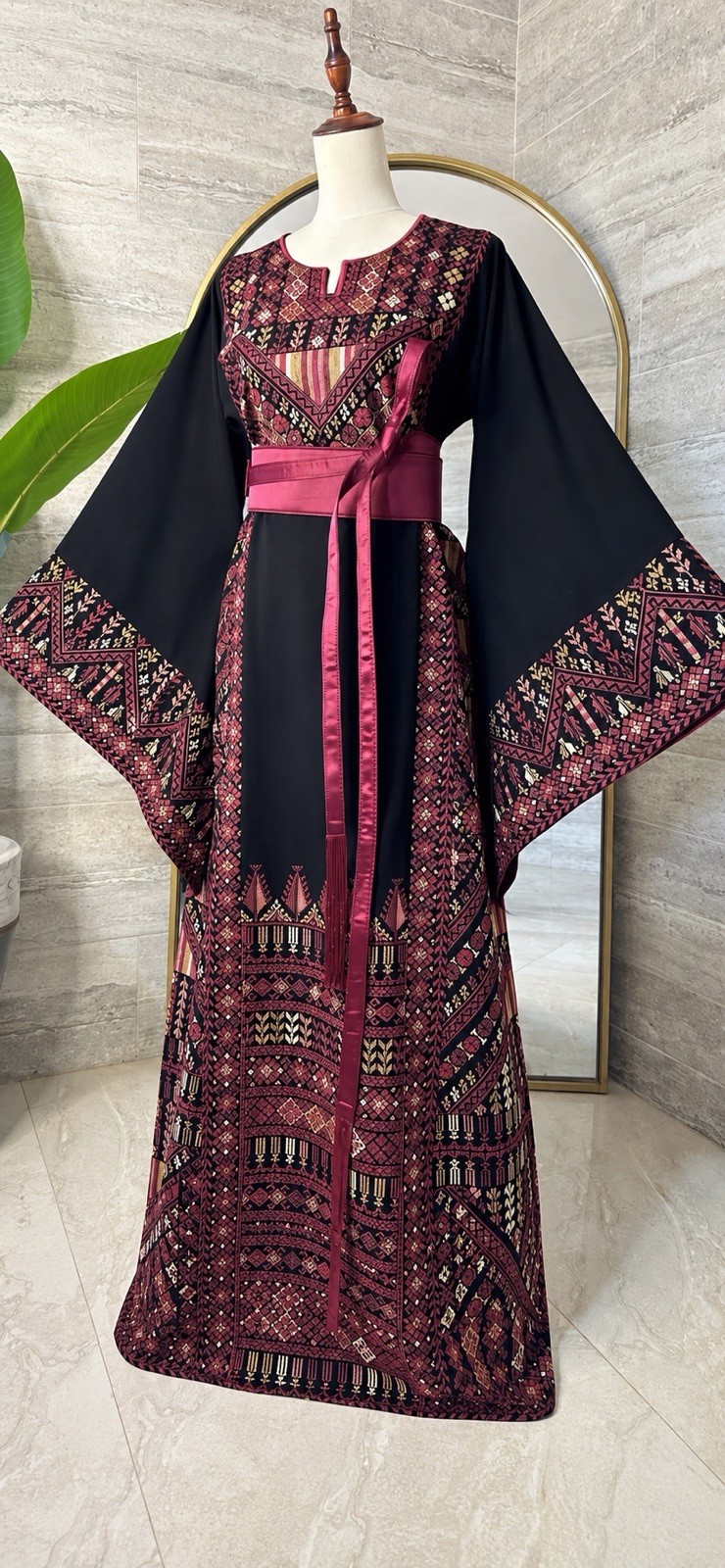 Women’s Embroidered Belted thobe Dress Black/Pink Chiffon Polyester PLUS SIZE