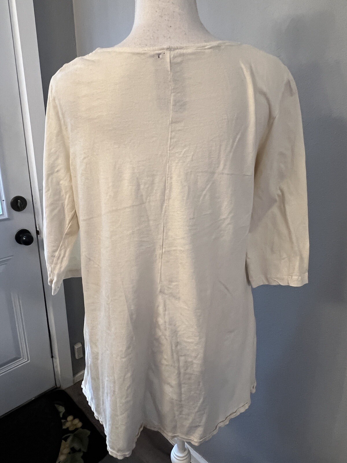 Johnny Was Ivory Sharkbite Hem 3/4 Sleeve Blouse- Size Medium
