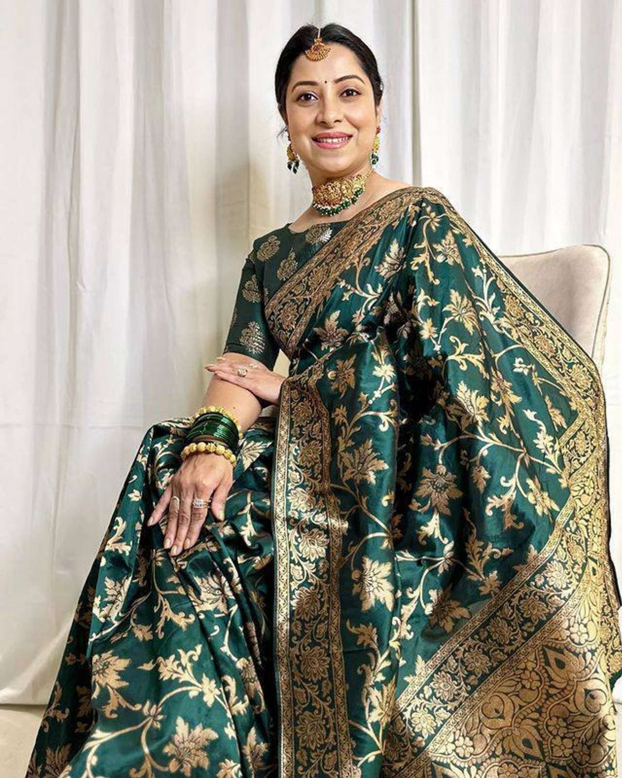 FASHION Woven FASHION Woven Silk, Art Silk Saree with Unstitched Blouse (GREEN)