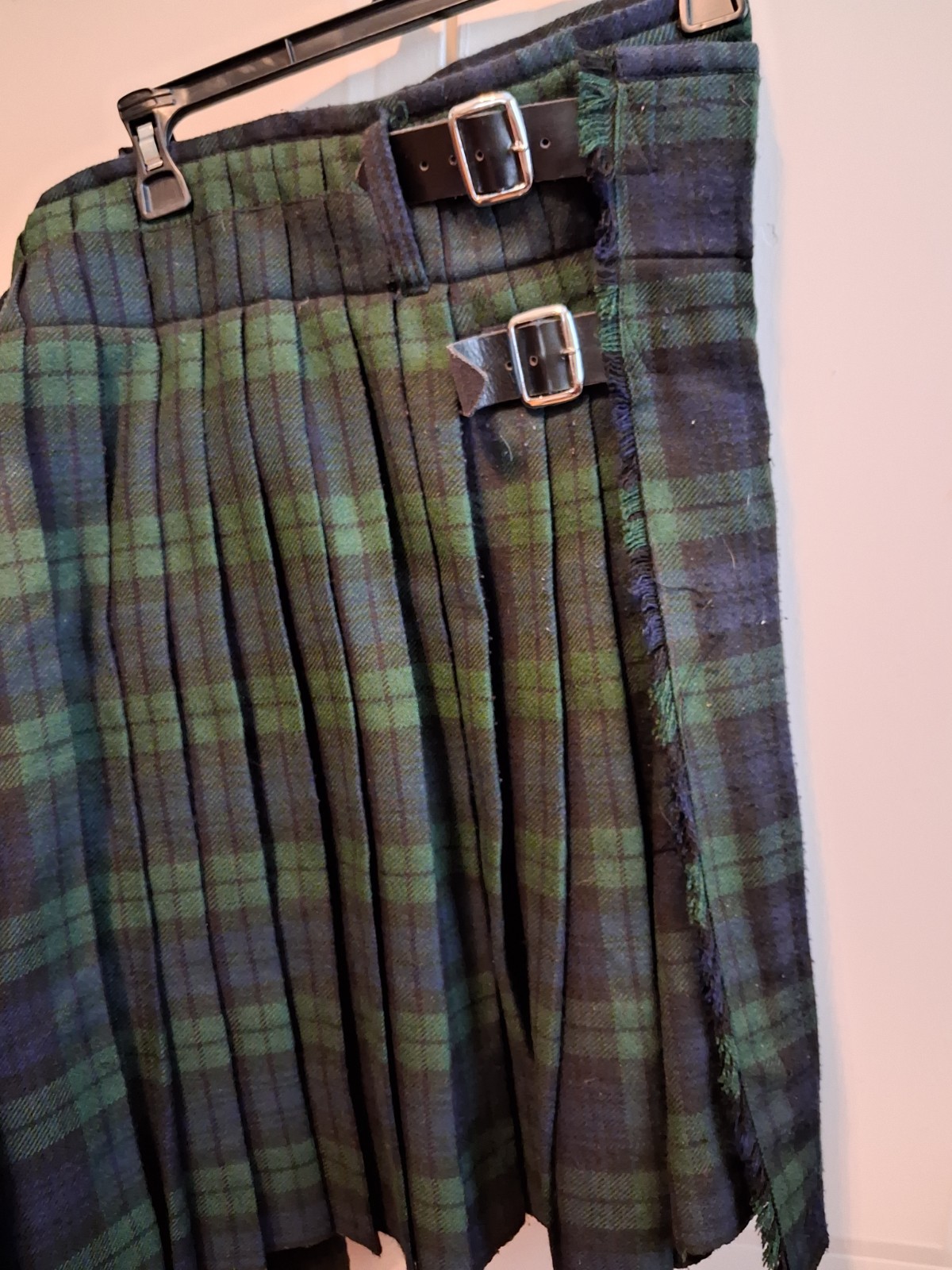 Mens Scottish Kilt Size 44 Black buckles & fringe Green Navy Tartan Pleated