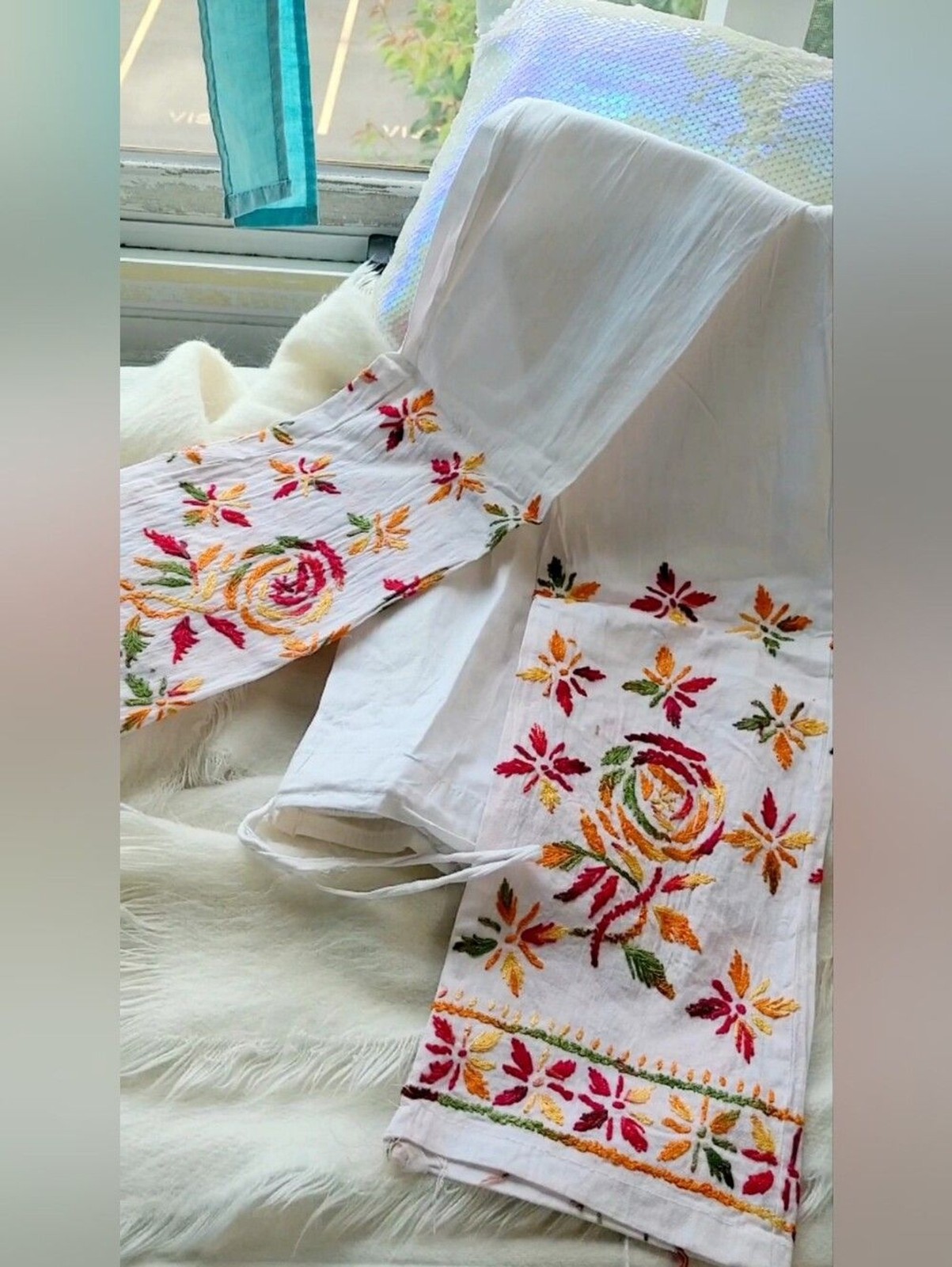 New White multi color embroidered ankle pants with drawstring Size Small