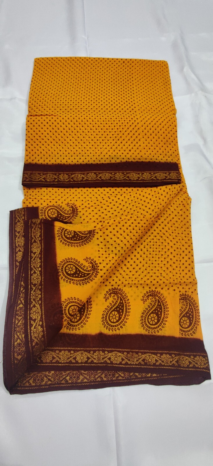 Yellow Brown South Indian Sungudi Cotton sarees Double side Zari Border saree