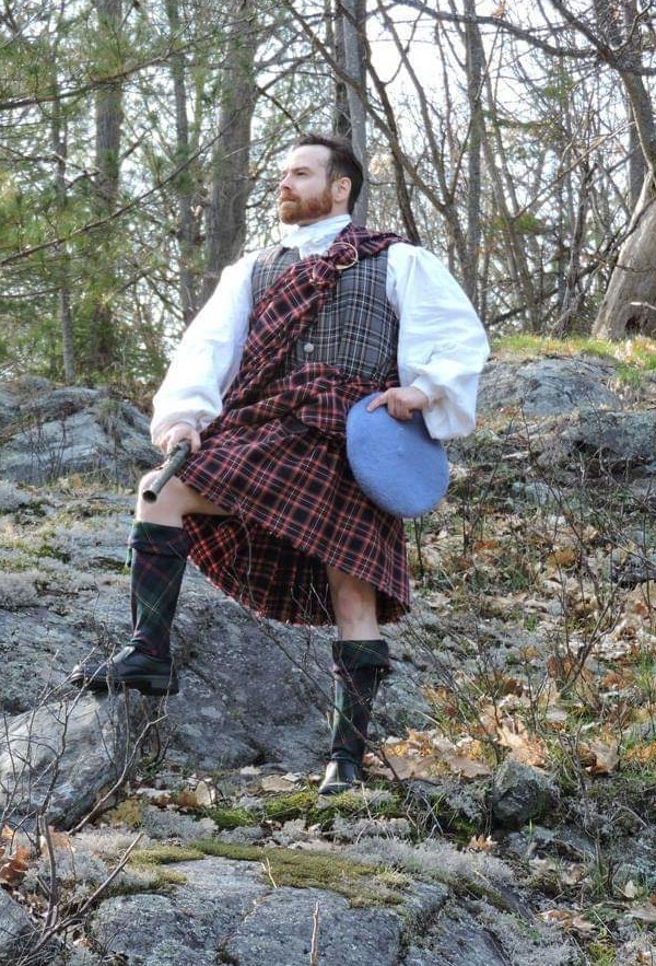 Men’s Traditional Handmade Scottish Highland Vintage Great Kilt in 80+ Tartans