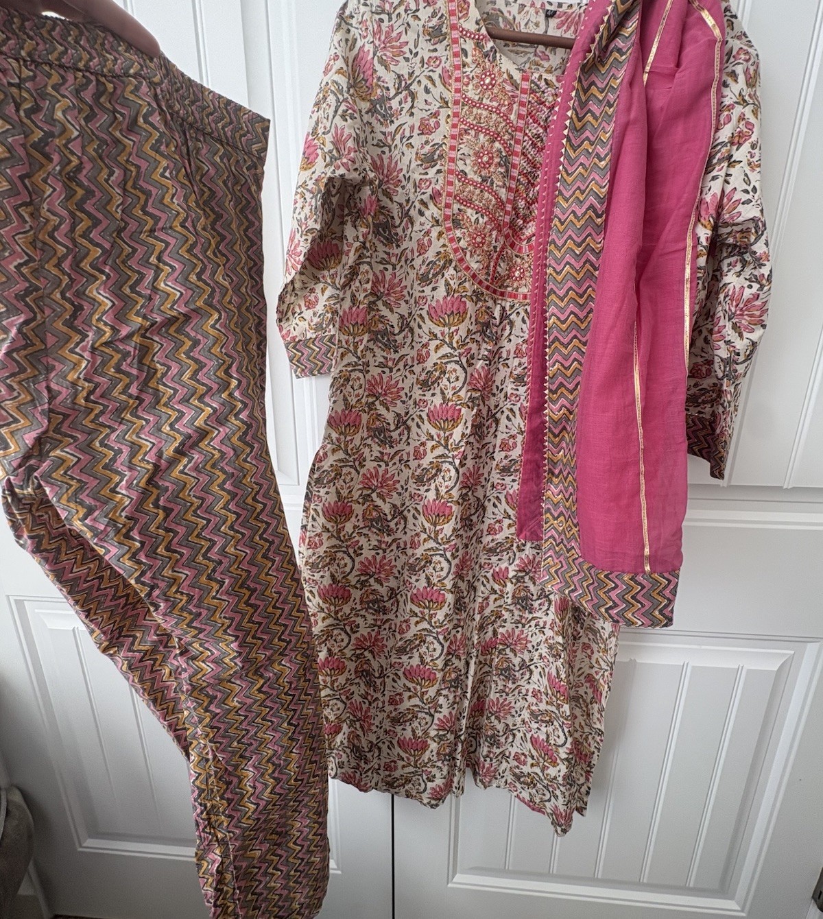 Women Floral Printed Anarkali Kurta and Pant Set with Dupatta Size 44