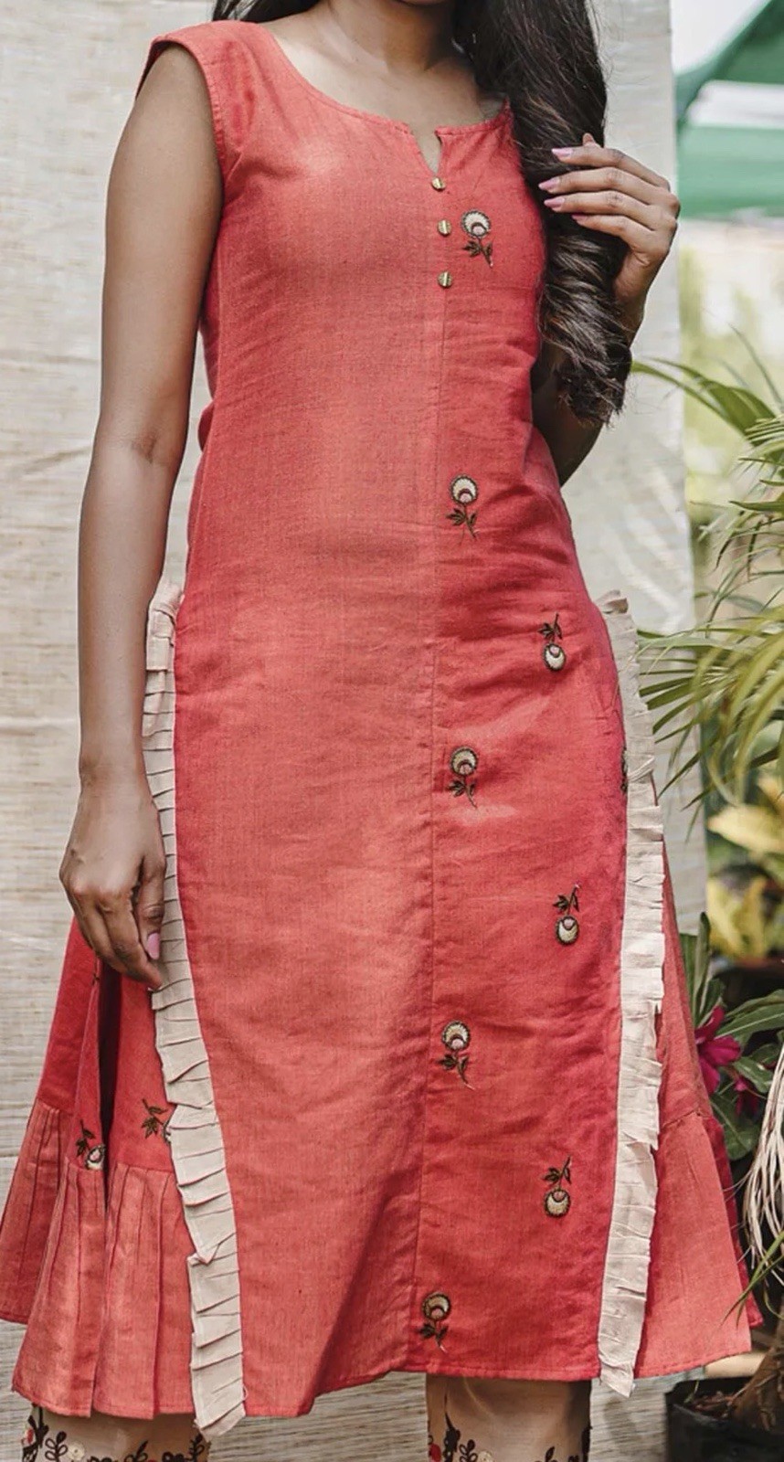 Casual Kurti Cotton in Red and Maroon with Resham work Size Medium