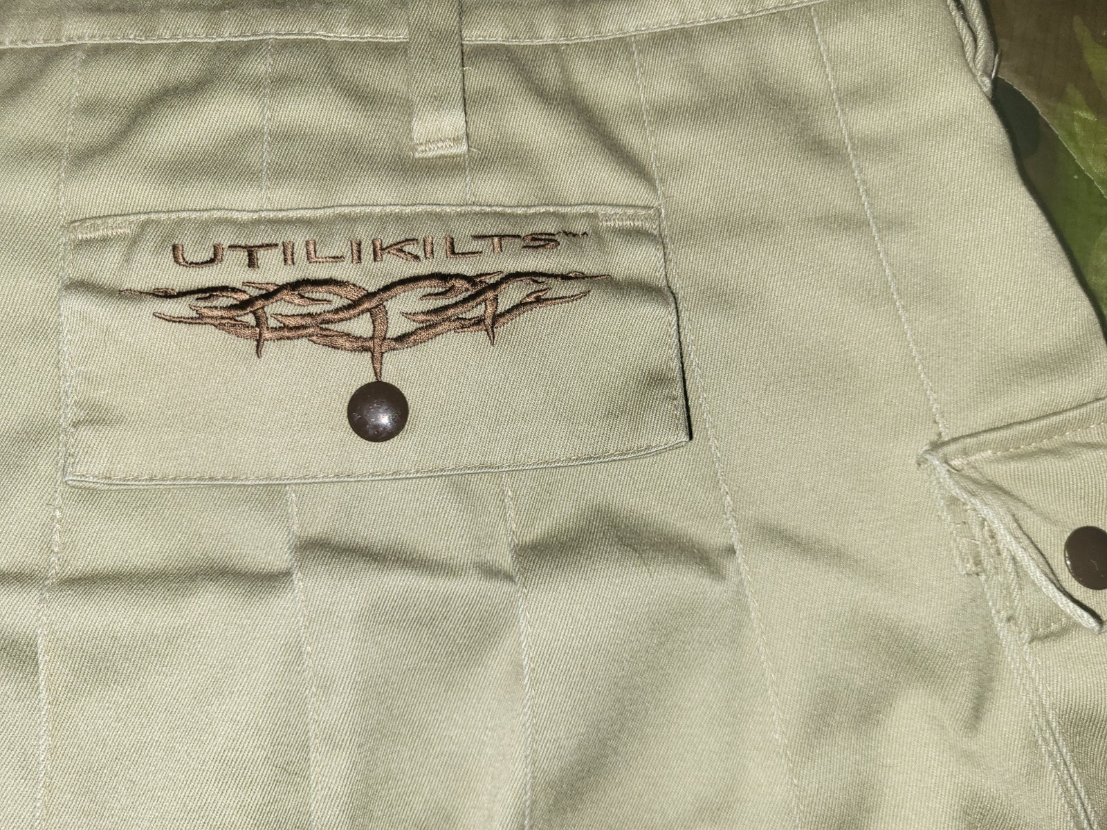 Utilikilt Men’s Khaki Utility Kilt Size 42 x 23 Snap Closure Heavy Duty