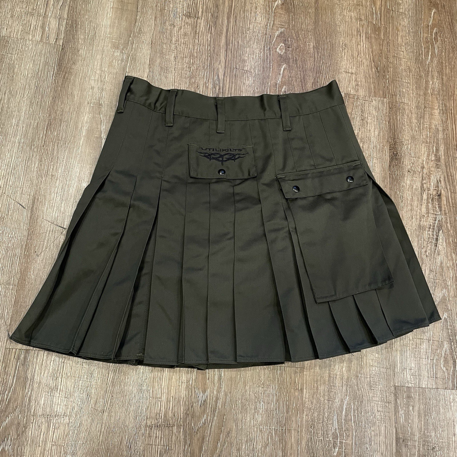 Utilikilts Spartan 38″ Army Green Cargo Kilt USA Pockets Heavy Snap Pleated Wrap