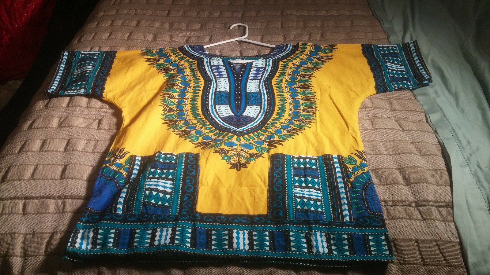 It Girl Yellow Blue Medium Men’s Unisex Short-Sleeve Dashiki (24 P-P, 26.5L)