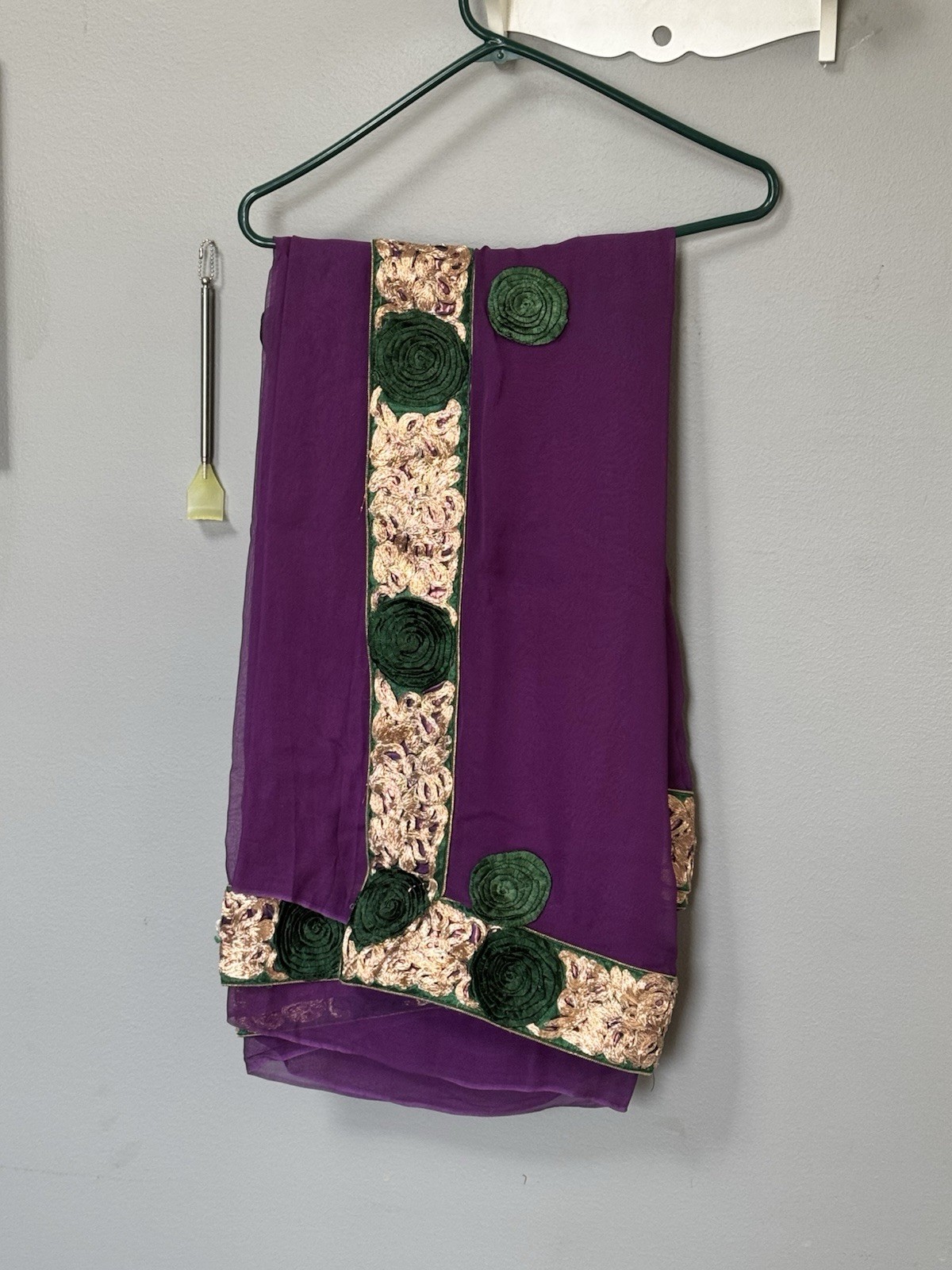 INDIAN PAKISTANI SARI IN A PURPLE GEORGETTE MATERIAL WITH A GOLD BROCADE BORDER