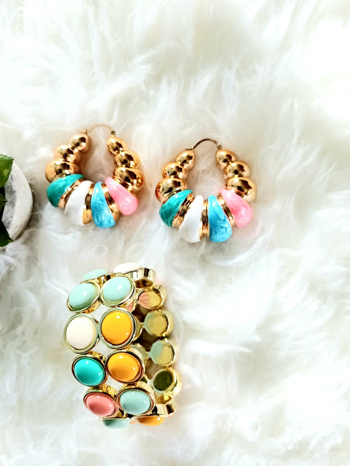 Trendy, versatile and gold plated bracelet and earrings sets