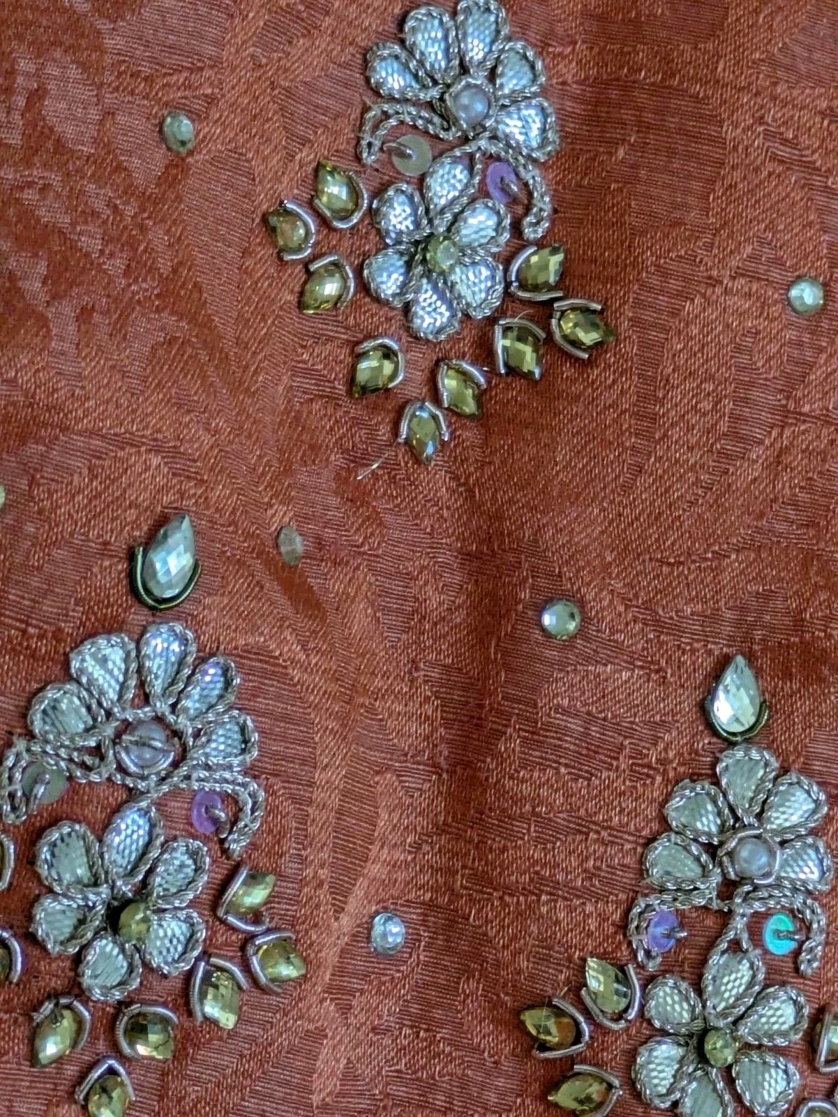 kurta/kurti seems M pit-to-pit 20″ high-slits pearly&diamondy-jeweled maybe silk