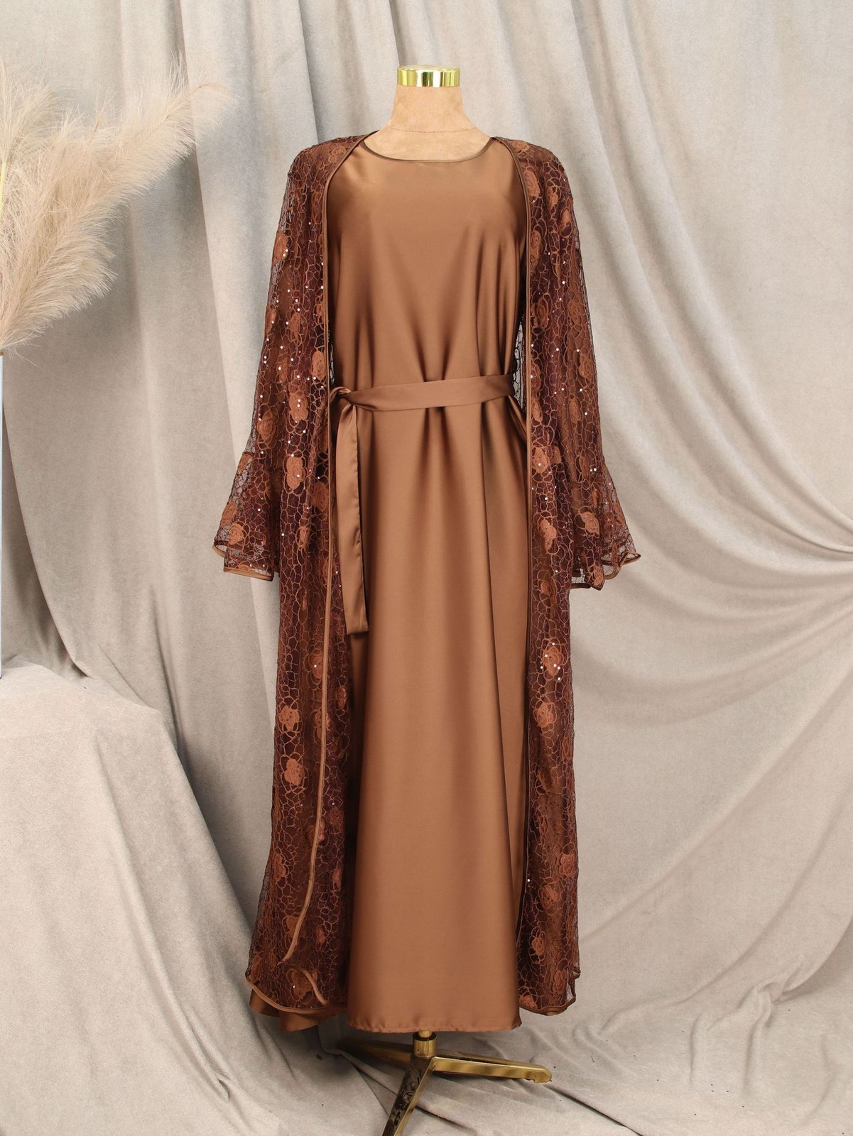 Muslim Women 2Pcs Lace Sequin Flared Sleeves Elegant and Dignified Banquet Robe