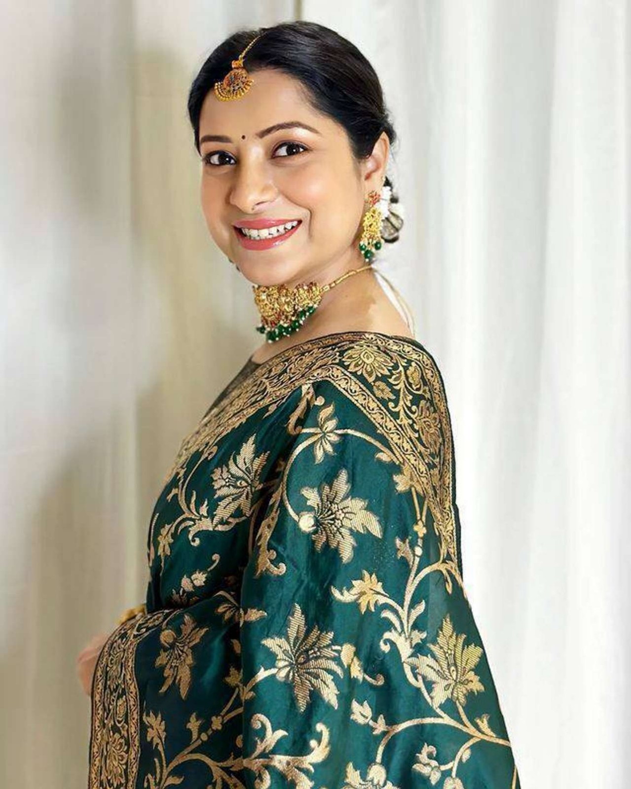FASHION Woven FASHION Woven Silk, Art Silk Saree with Unstitched Blouse (GREEN)