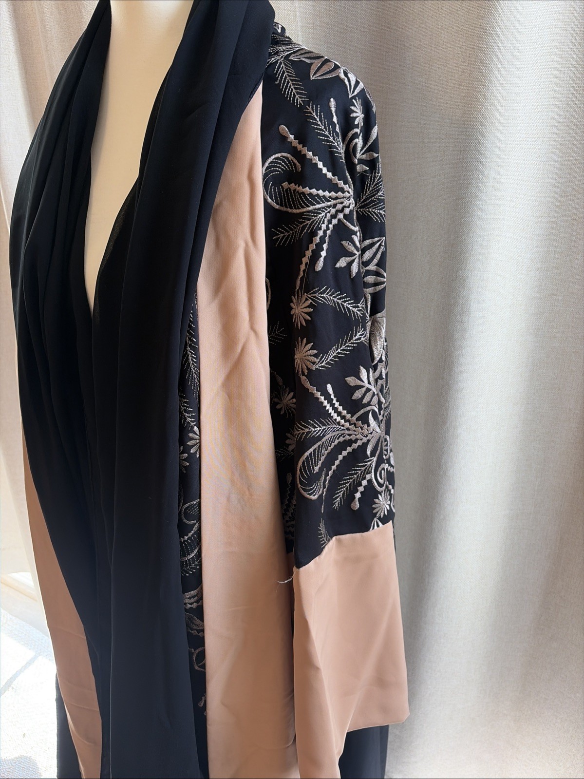 Hayas XL Black And Beige Open Abaya With Floral Embroidery
