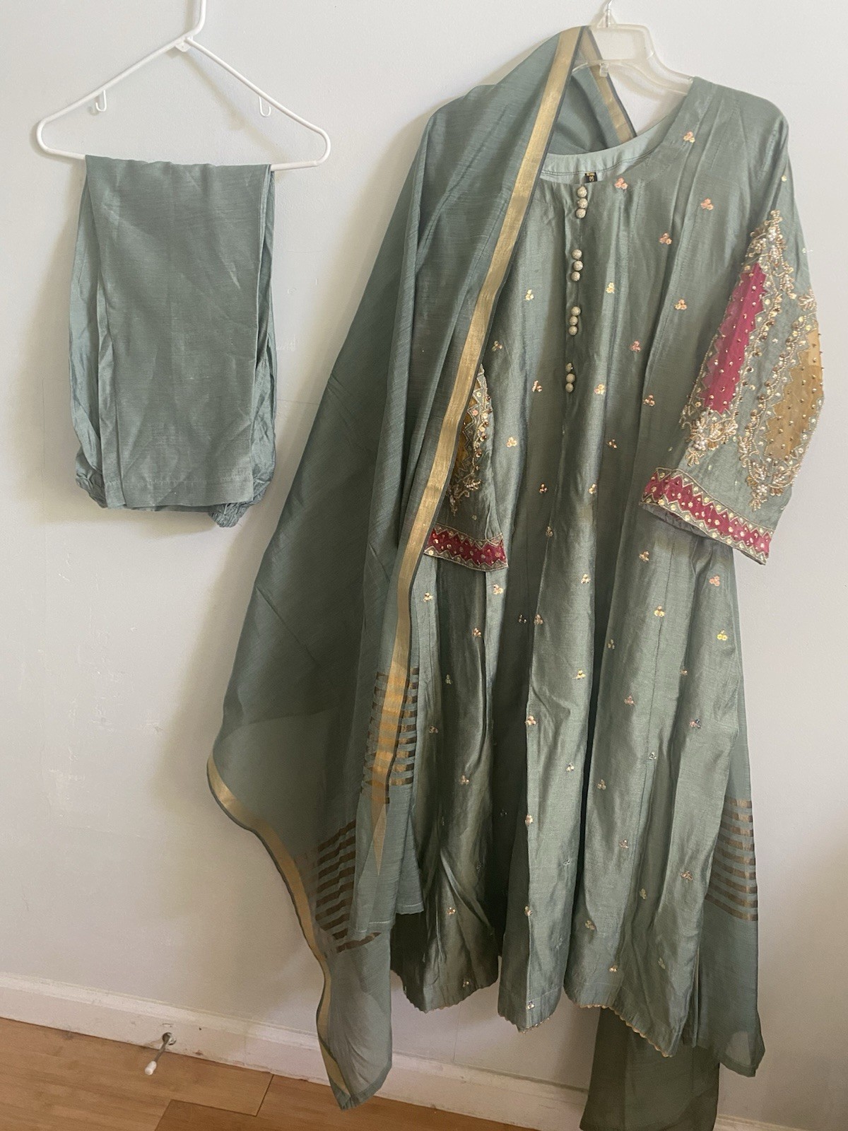 LM Pakistani Green Silk Embroidered Salwar Kameez Women’s M Traditional