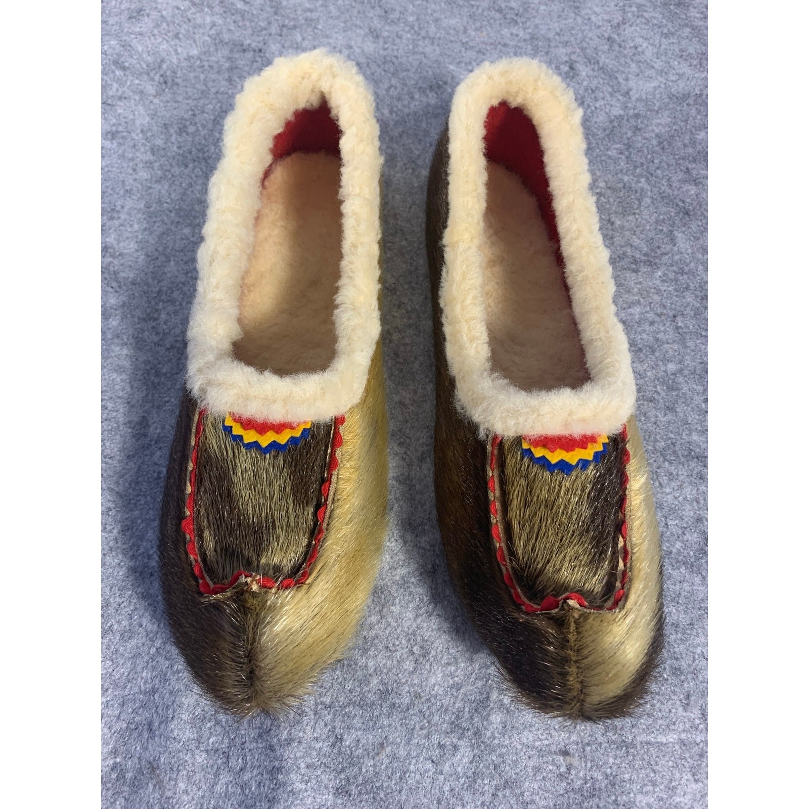 Vintage Scandinavian Reindeer Fur Moccasin Slippers | M Size 10-10.5, W 11.5-12