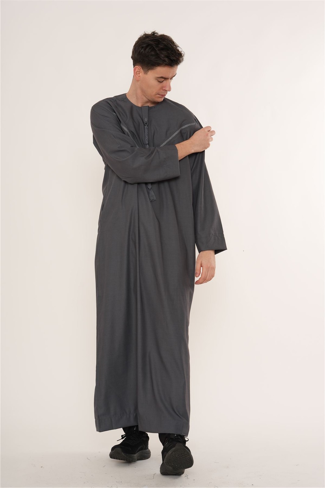 Men Grey Thobe Emirati Omani Jubba Islamic Clothing Embroidery Muslim Eid Tassel