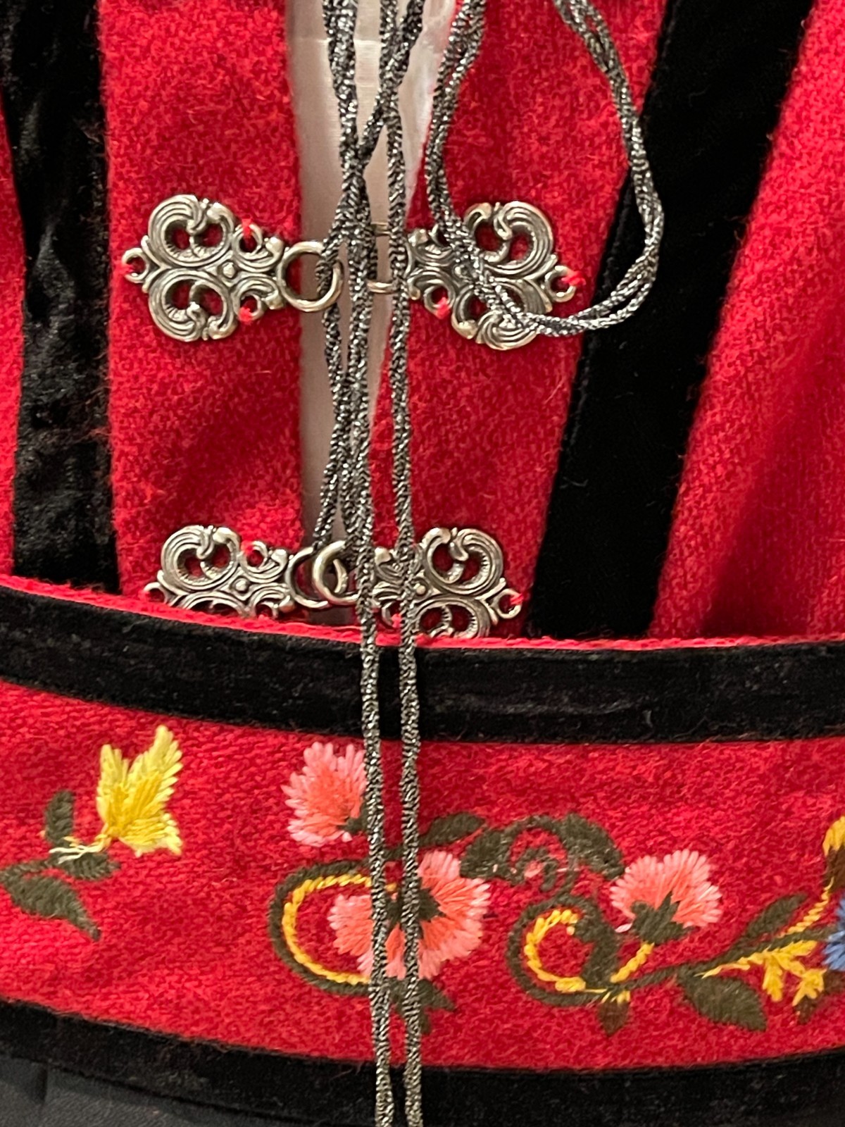 M/XL+ EU42-44 NORWEGIAN FESTDRAKT BUNAD WITH APRON FROM NORWAY Adjustable