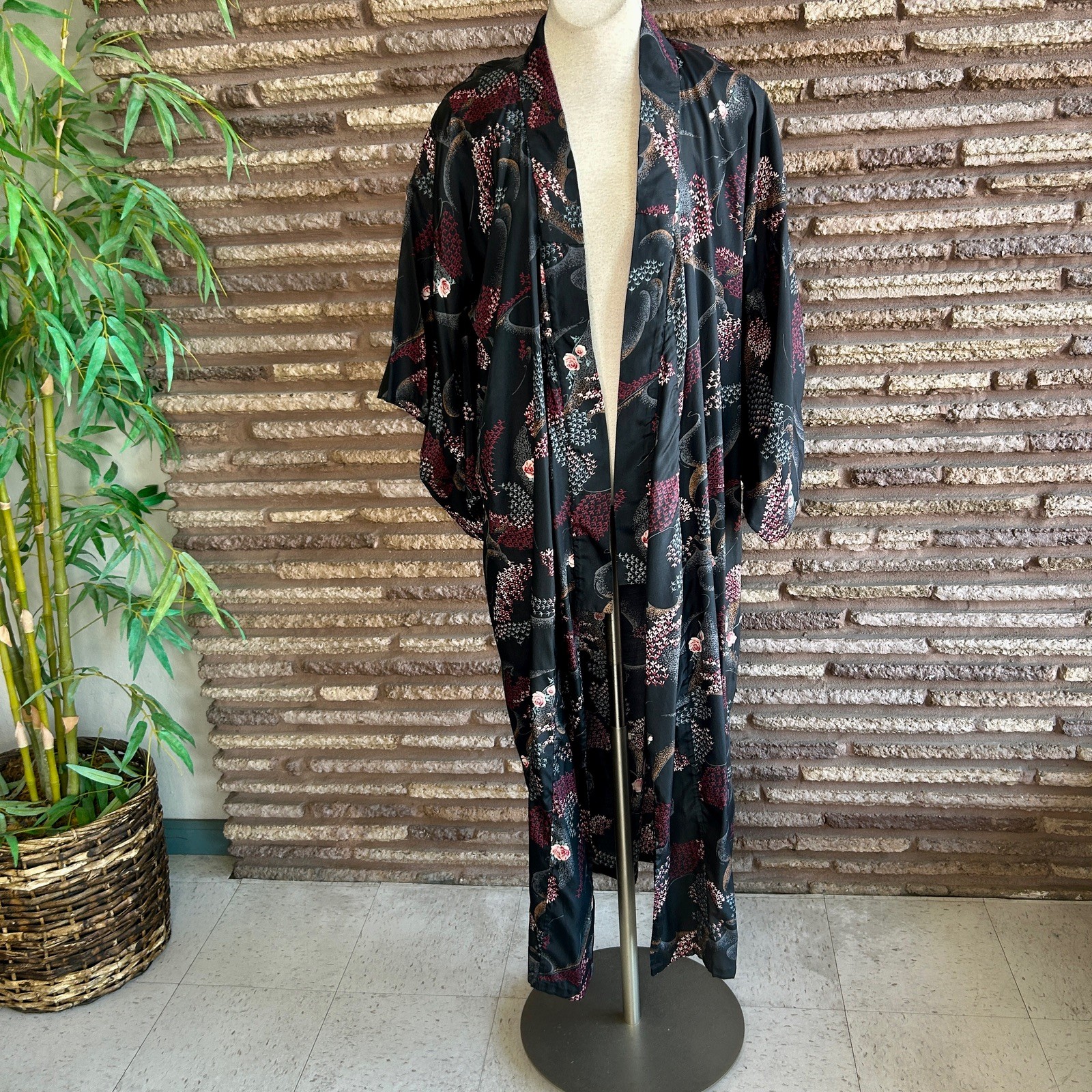 Japanese Vintage Kimono Robe Black Wisteria Rose Floral 