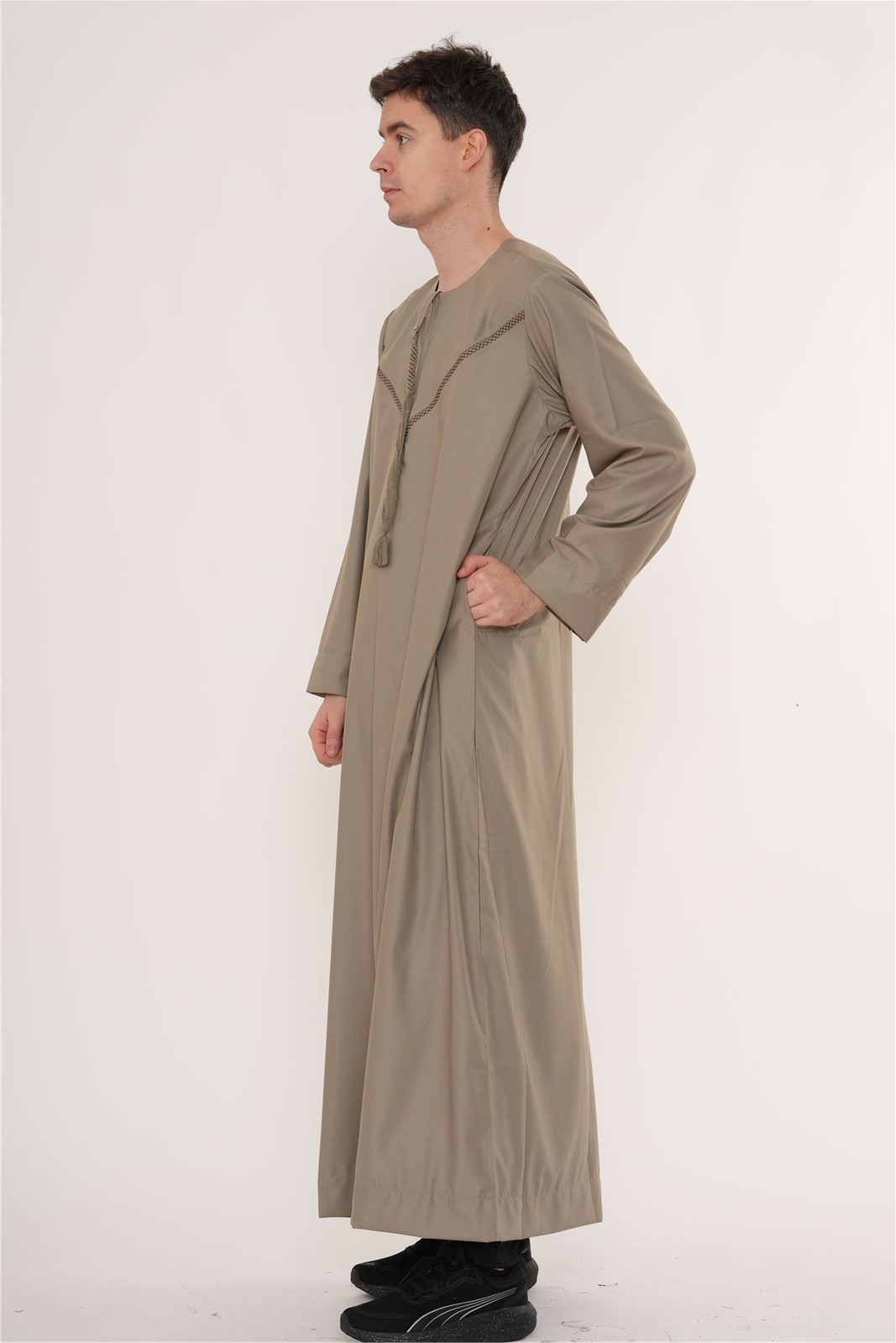 Men Beige Thobe Emirati Omani Jubba Islamic Embroidery Muslim Eid String Tassel