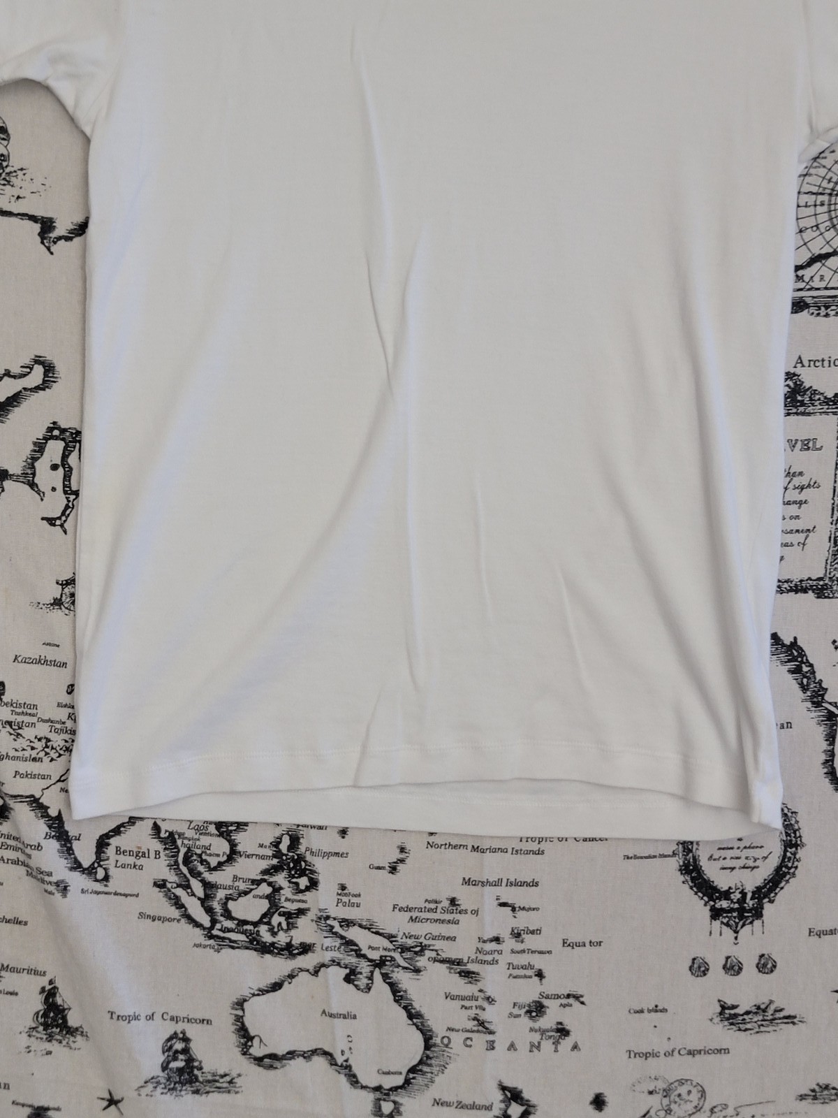 Chicks Studio White 100% Cotton T-Shirt Women’s Size L Short Sleeve Crew Neck