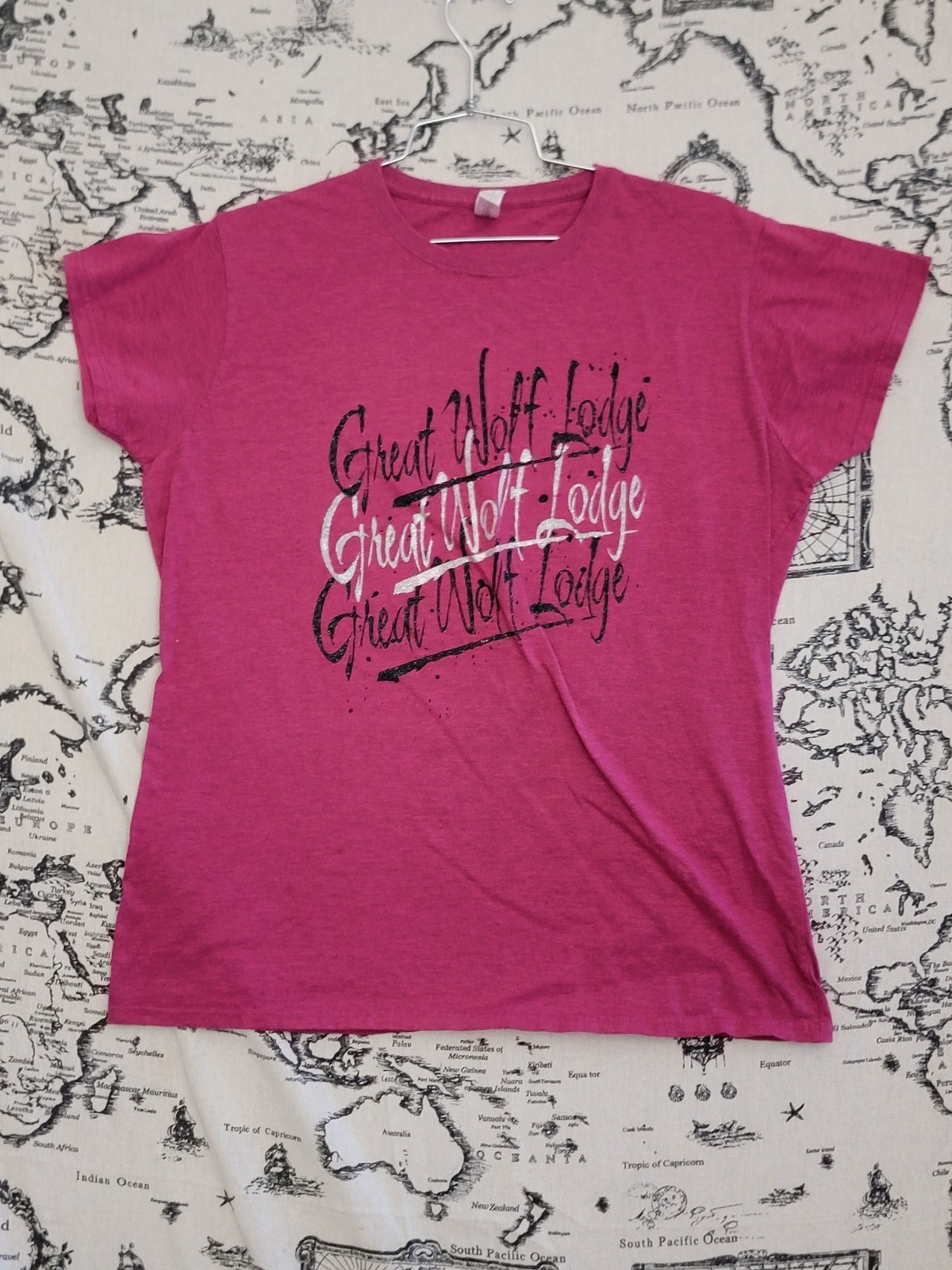 Gildan Softstyle Great Wolf Lodge Graphic T-Shirt Ladies 2XL Pink