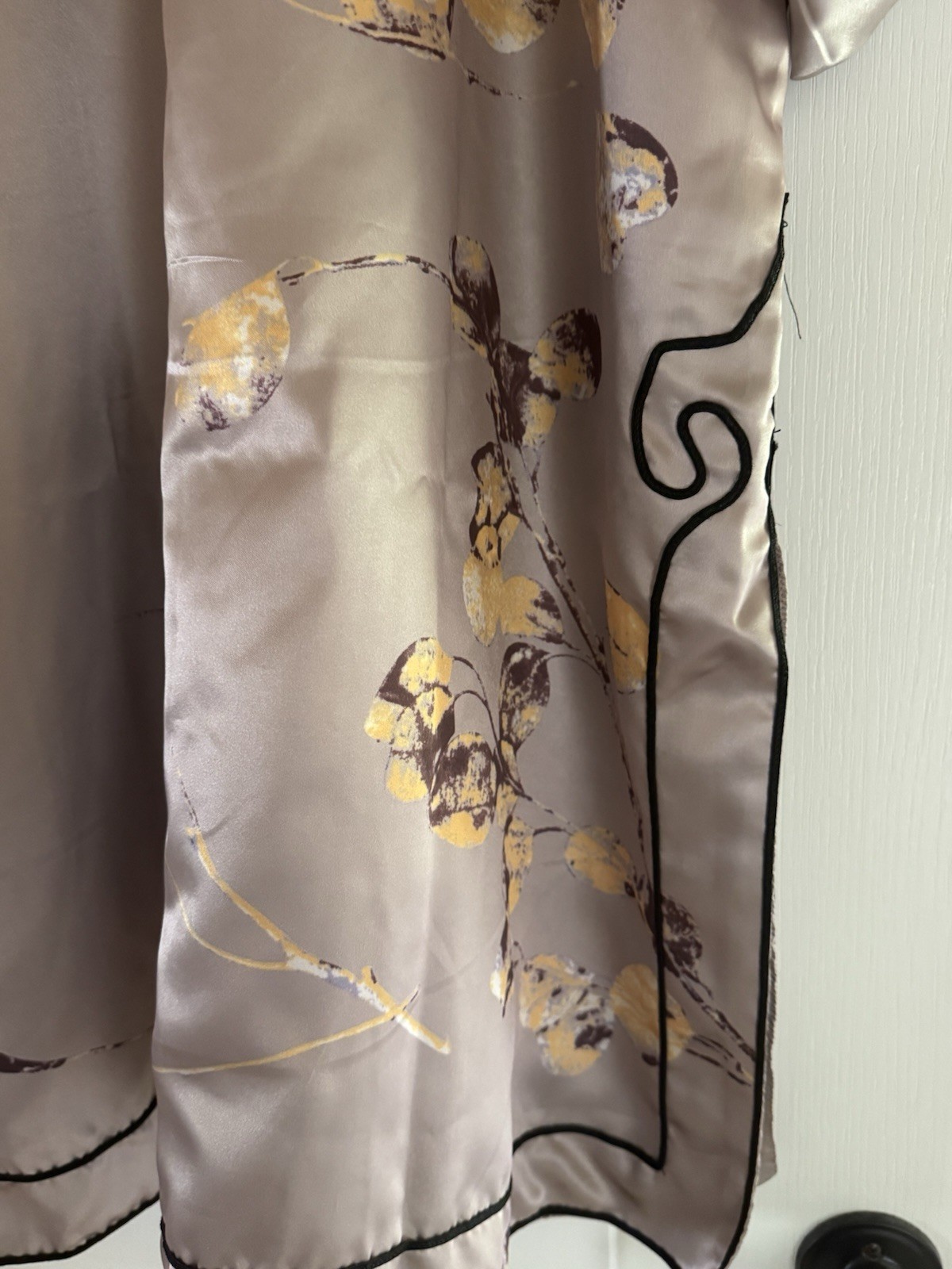 Oriental WELLNESS ROBE Kimono Kaftan Silky Polysatin With Frog Closure, SZ S/ M