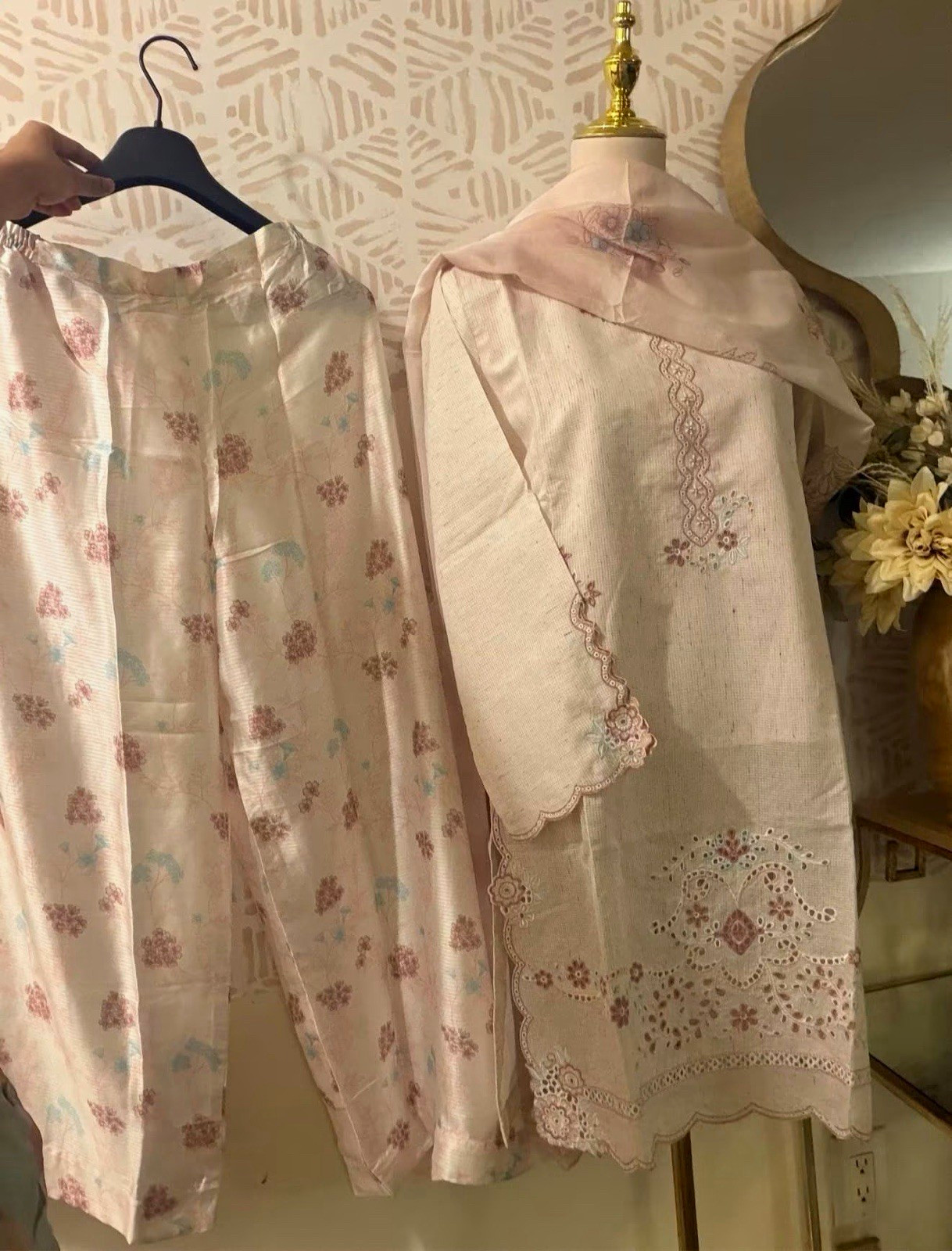 Women’s L Pink/White Floral Embroidered Woven Cotton Kimono Robe V-Neck