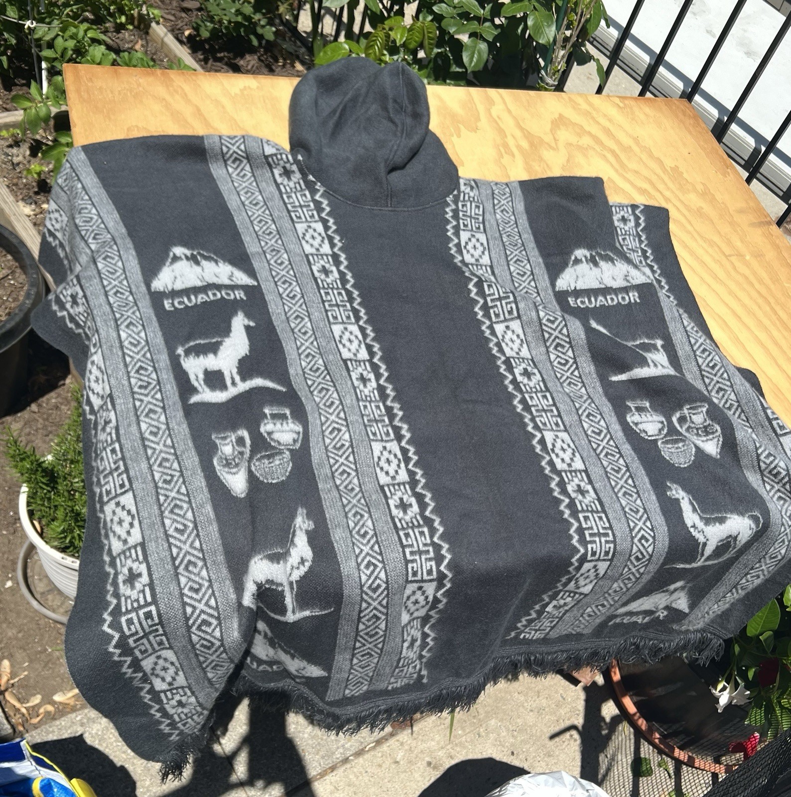Ecuador Hooded Poncho Gray XL Traditional Latin American Unisex Adult