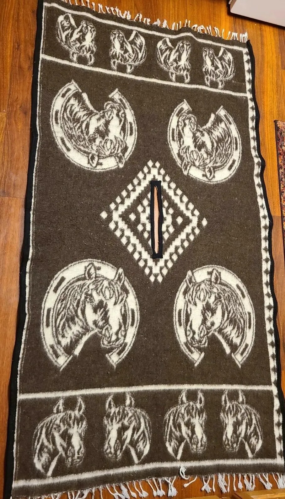 Mexican Poncho Blanket Horse Theme Motif Reversible Style Brown White Adult Size