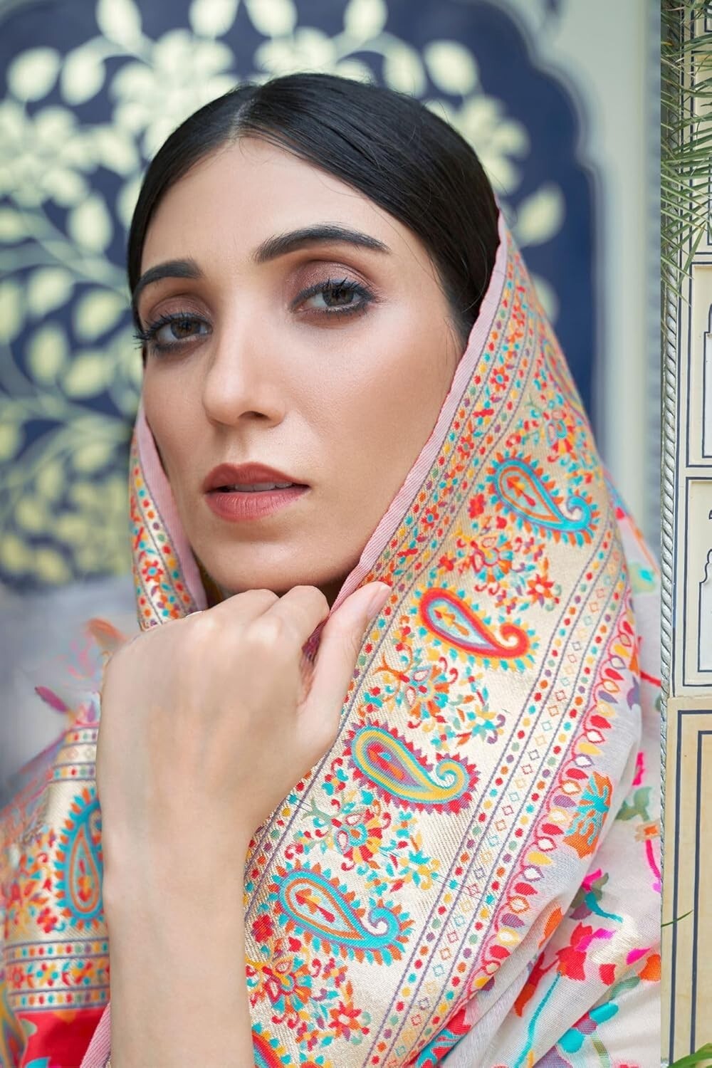 White Kashmiri Kanjivaram Pure Soft Silk Handloom Saree Pure Golden Zari