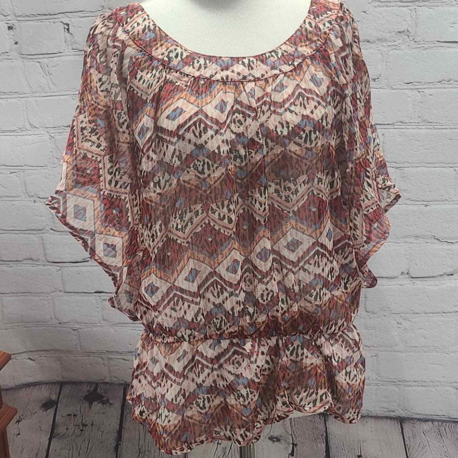 Aztec Like Print bat wing sleeves elastic waist