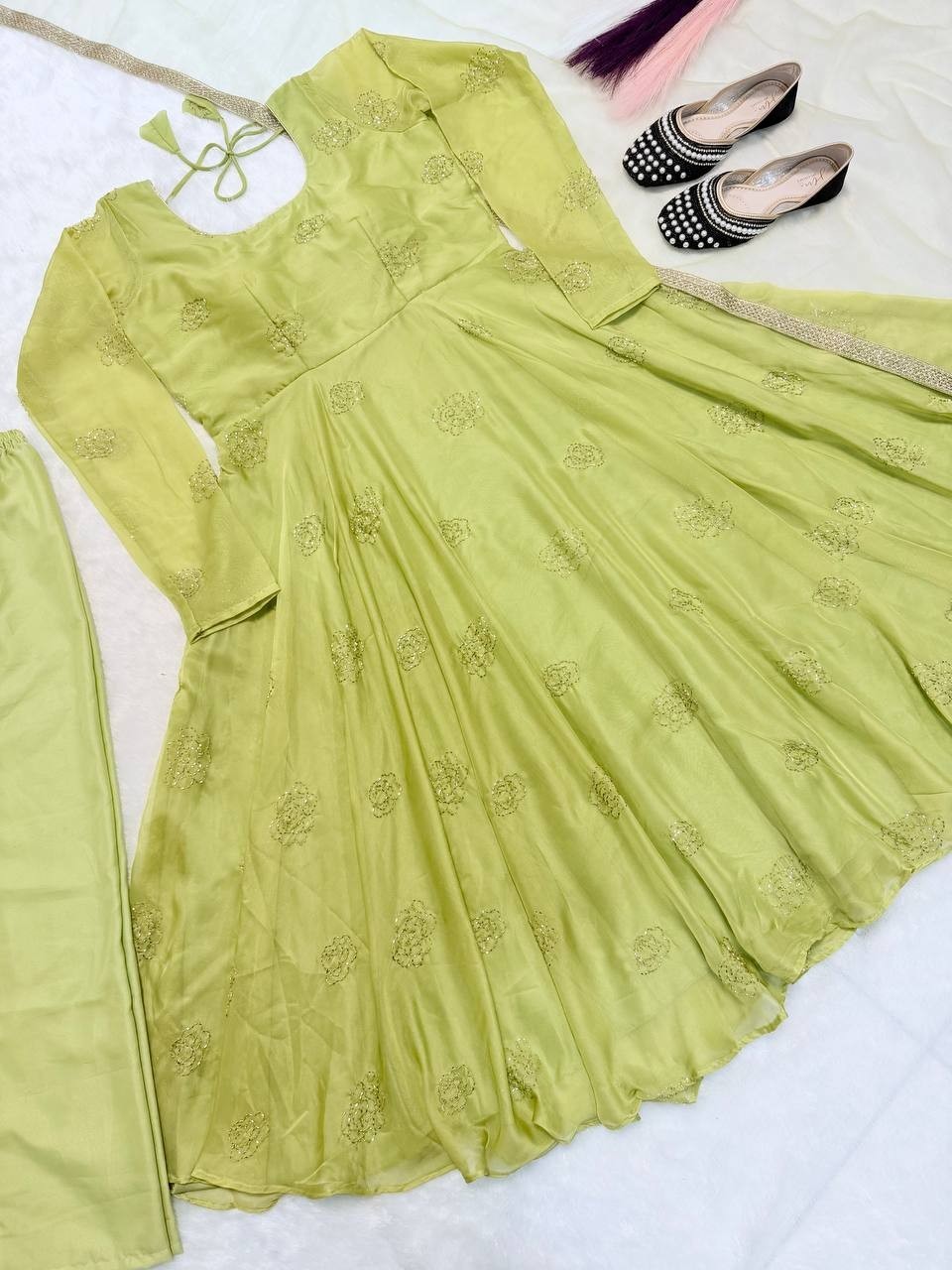 New Fashionable Tabby Organza Salwar Kameez With Net Dupatta For Women