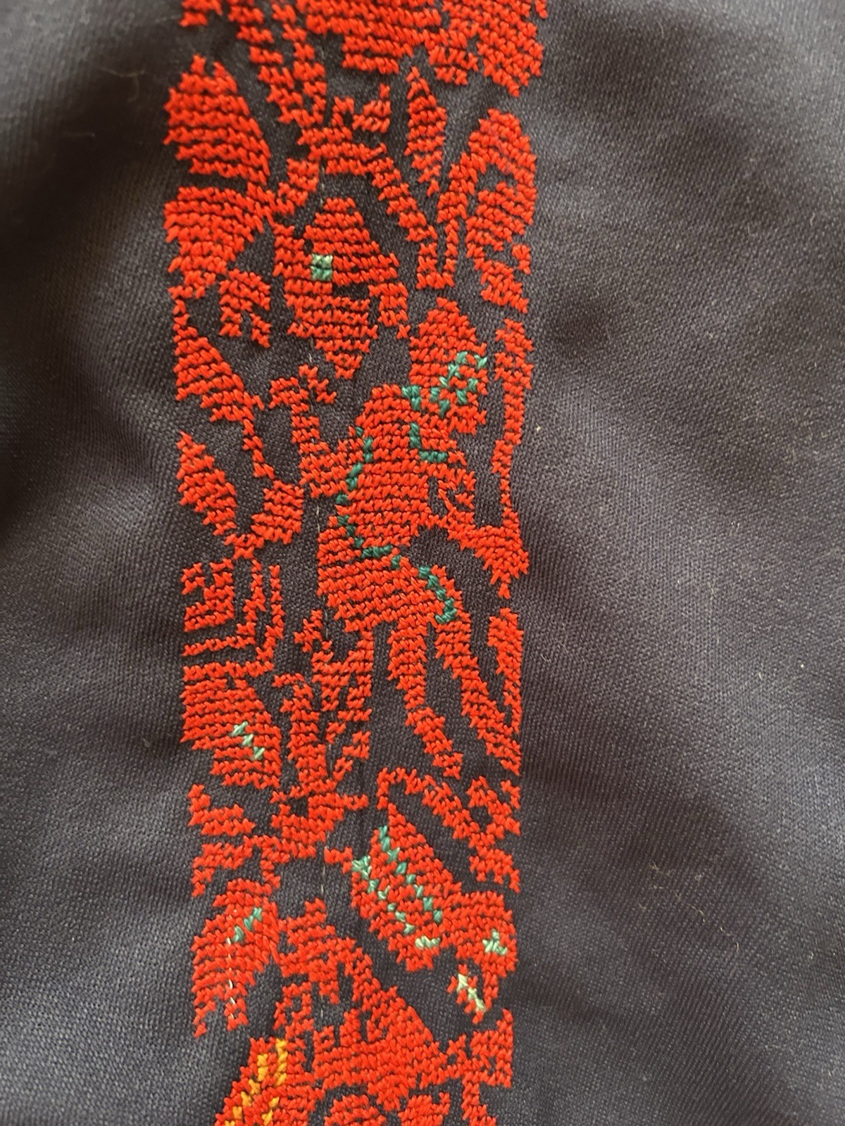 Vintage Palestinian Thobe – Hand-Embroidered Arabic Dress (boy Swinging Motif)