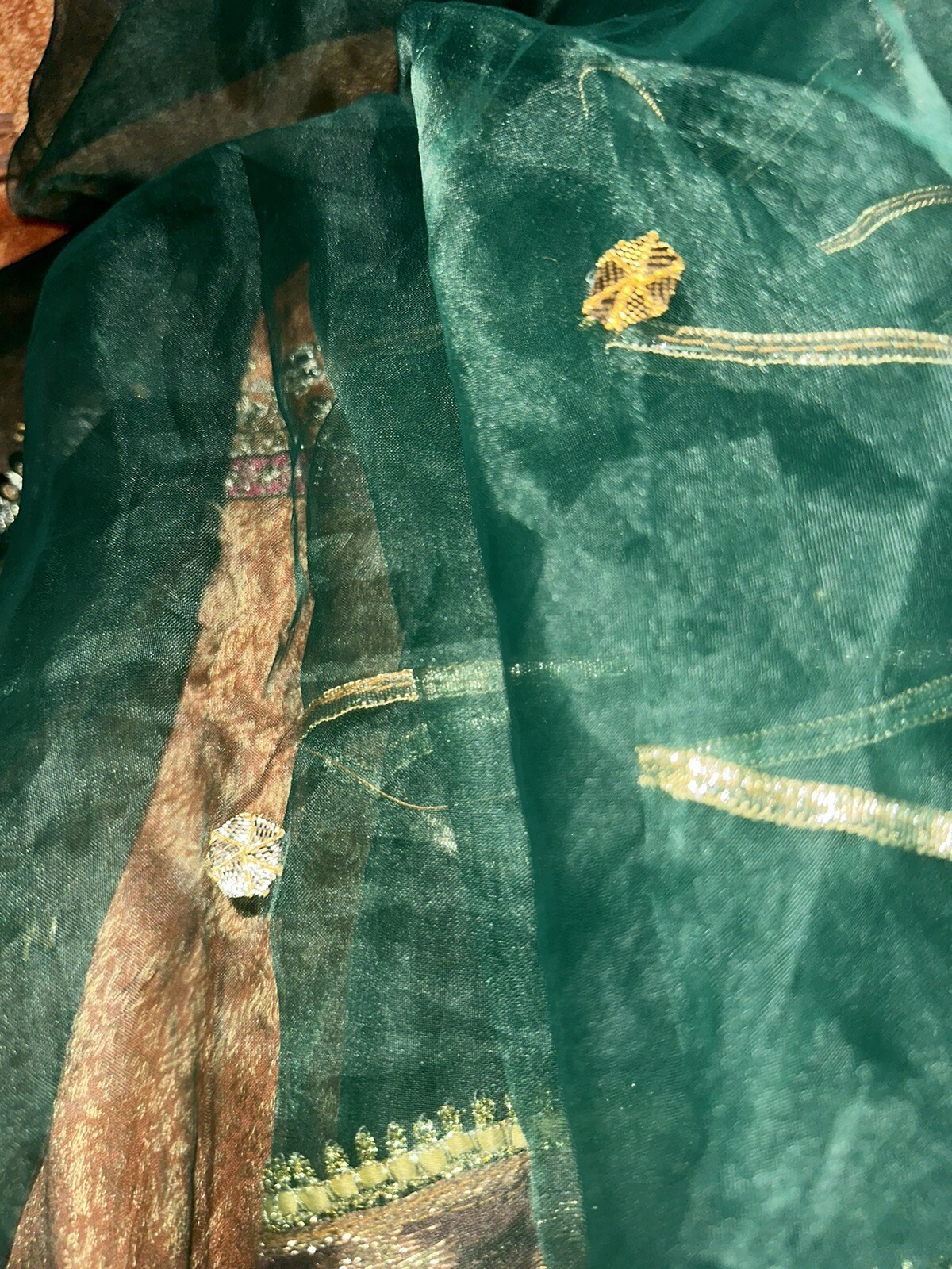 Three-piece fancy Guria medium size just size 18 inch Length 36 Inch