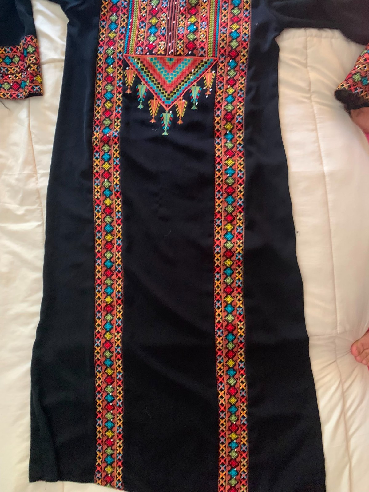 Beautiful Traditional Embroidered Thobe / Kaftan Dress – Black with Vibrant Tatr
