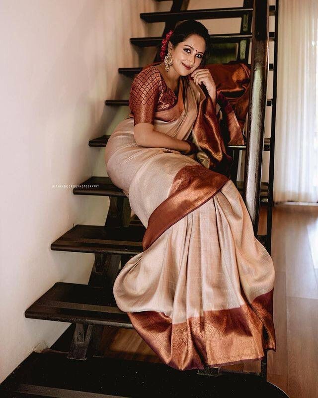 Women’s Banarasi Silk Kanjivaram Jacquard Saree With Unstitched Blouse Piece