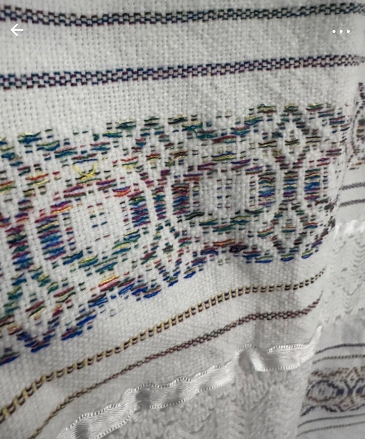Embroidered Mexican Blouse In White Colored Flowers Size Per Measurements XS/S
