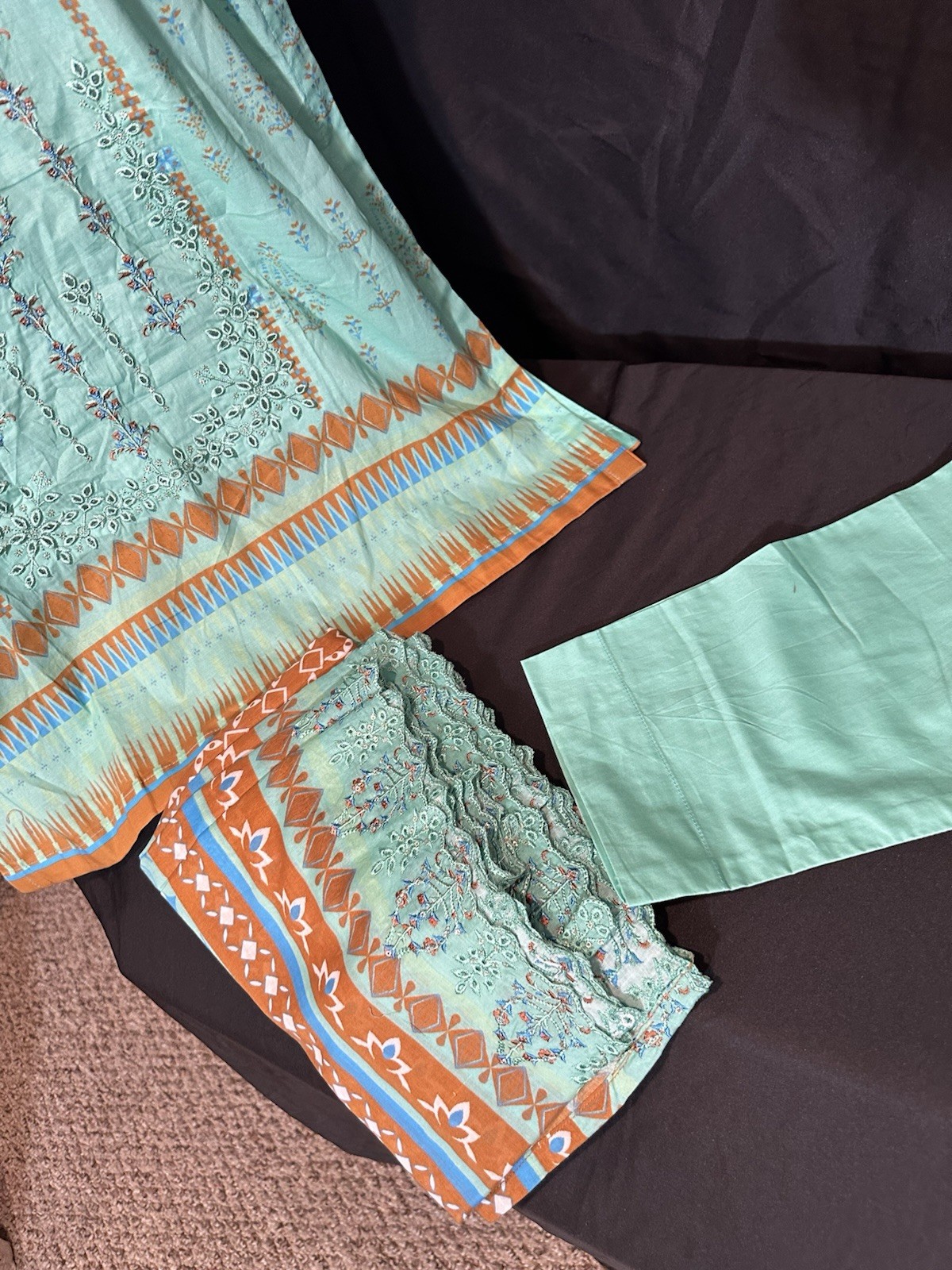⭐️Tailor Stitched Emb Lawn Suit On Sale- 4 PC – Inner Included -Medium Size- $35