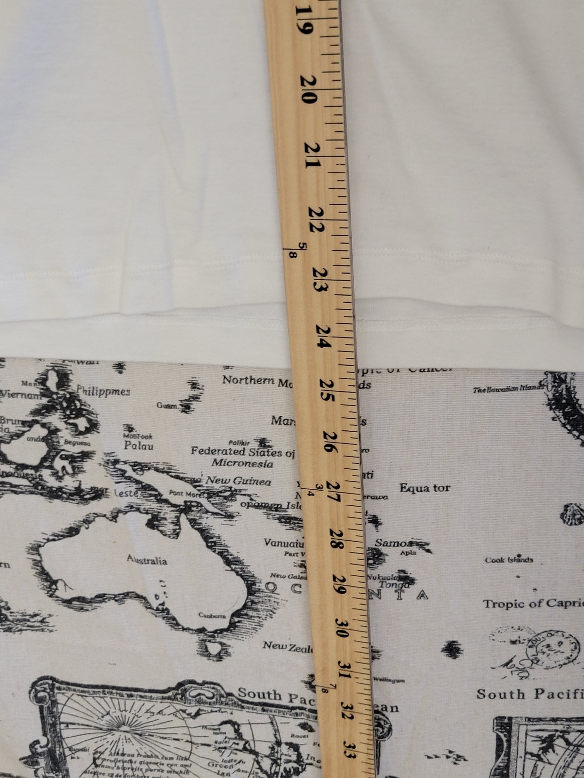 Chicks Studio White 100% Cotton T-Shirt Women’s Size L Short Sleeve Crew Neck