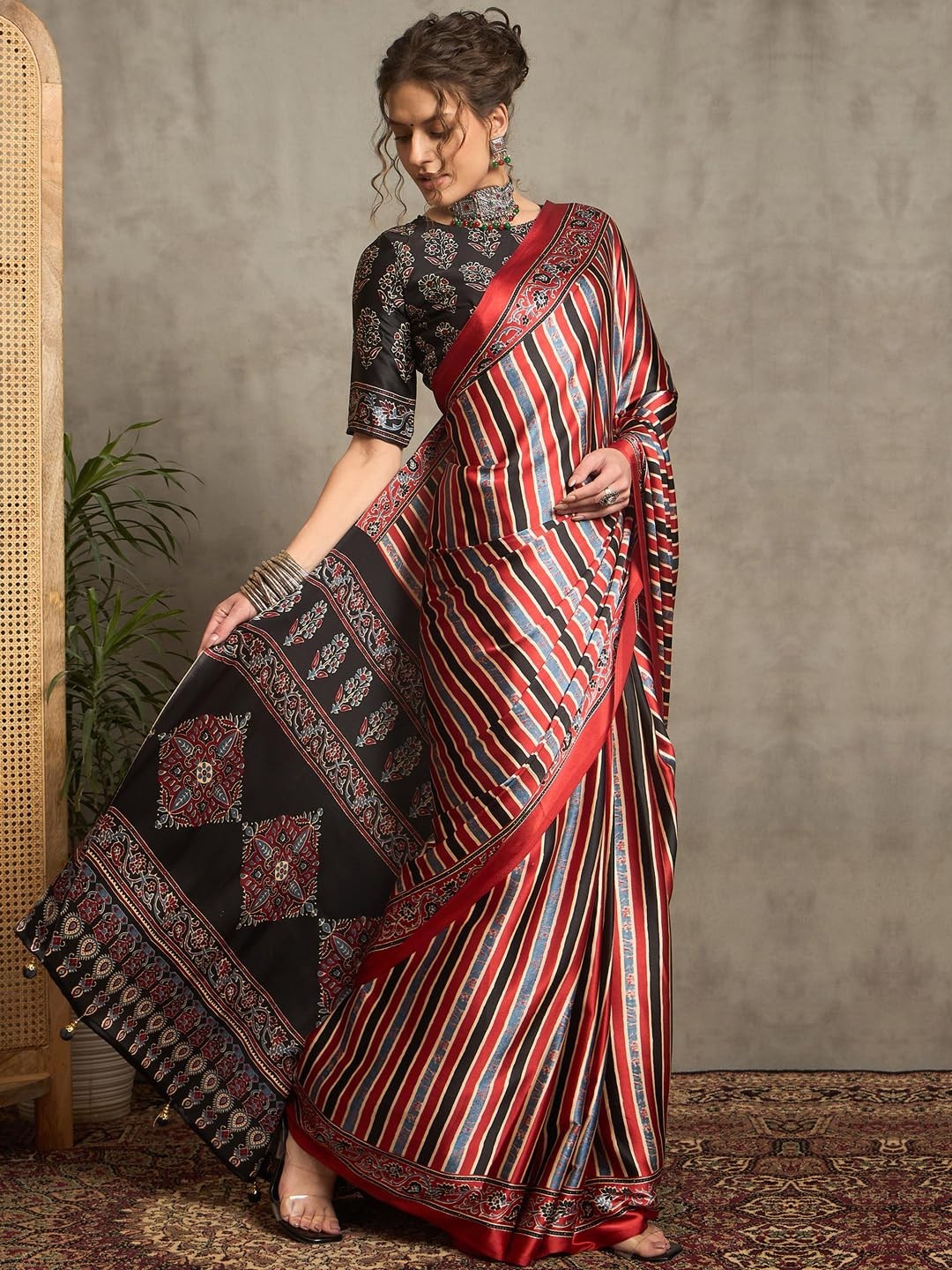 Women’s Pure Crepe Striped Printed Saree With Unstitched Blouse Piece