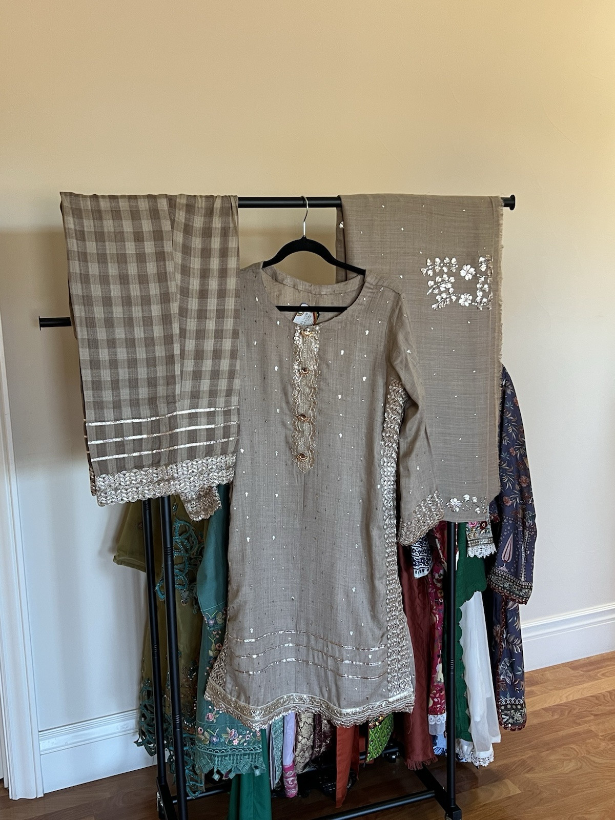 Ethnic Pakistani Indian Designer Fancy Trendy Semi Formal Suit Medium
